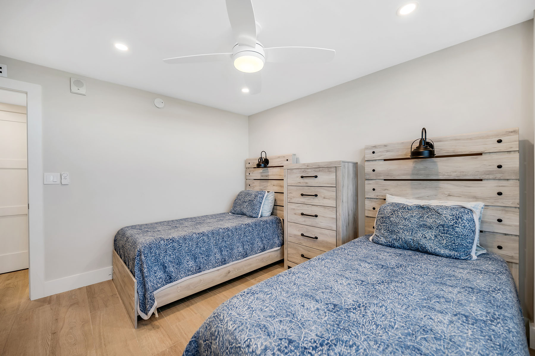 380 Seaview Court , 1405
