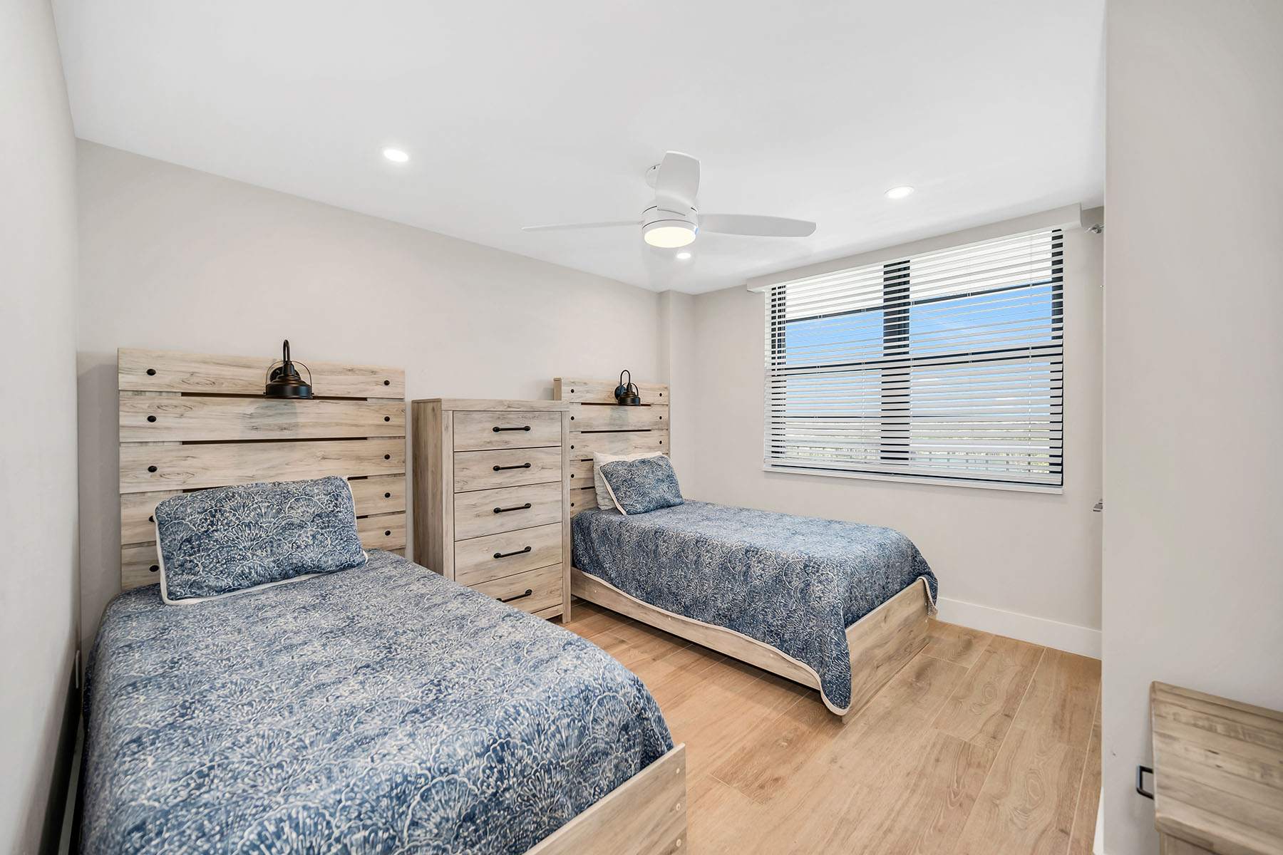 380 Seaview Court , 1405