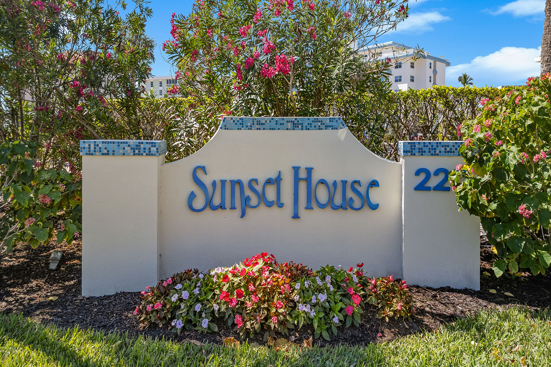 220 Seaview Court , 216
