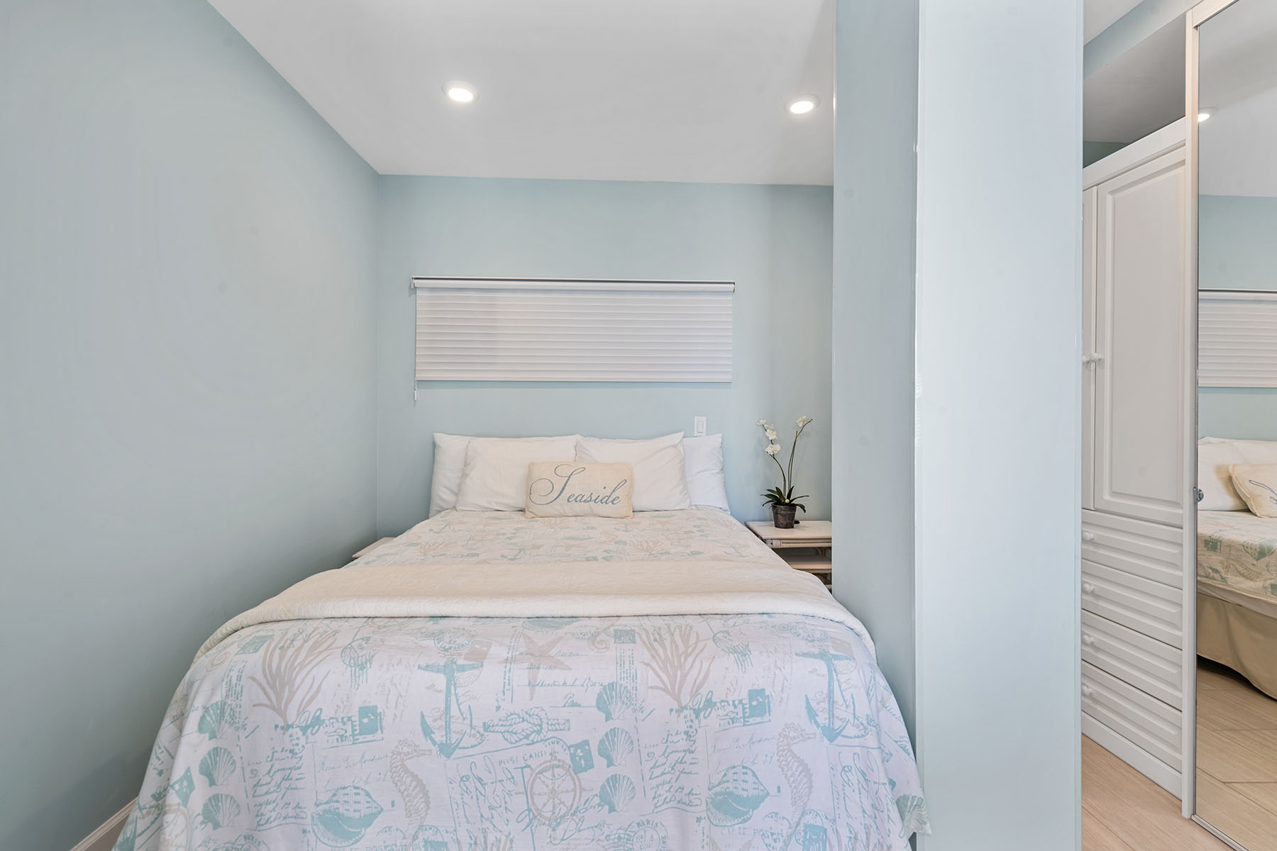 220 Seaview Court , 216