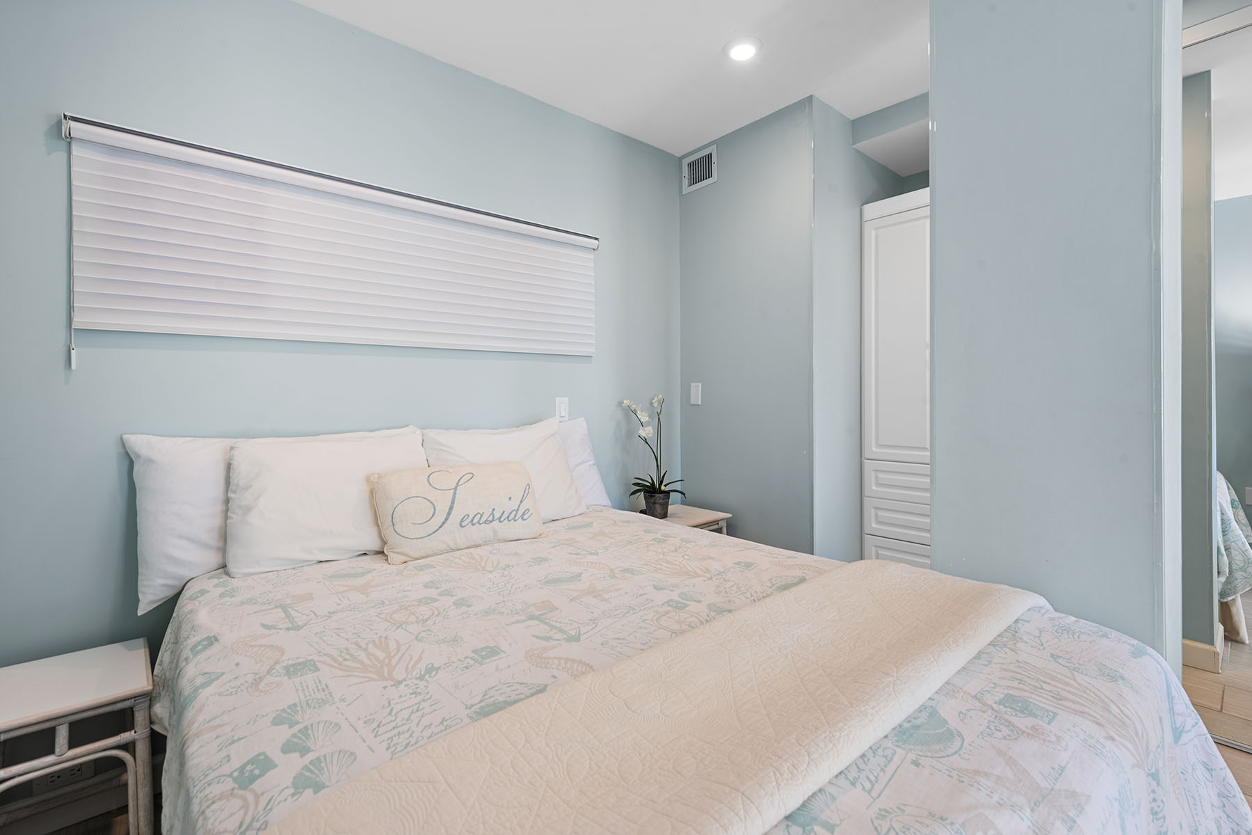220 Seaview Court , 216