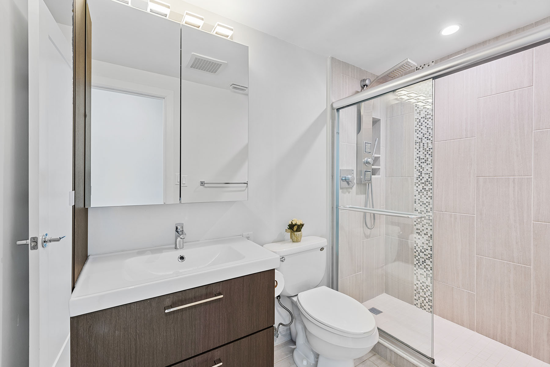 220 Seaview Court , 216