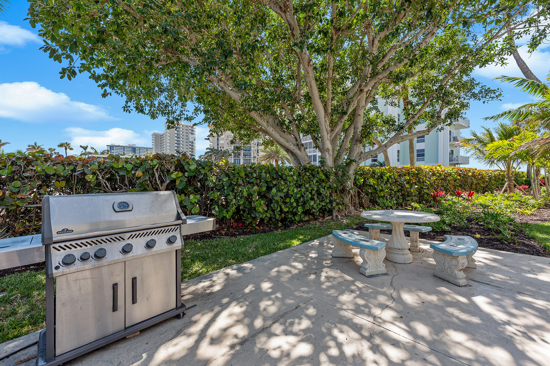 220 Seaview Court , 216