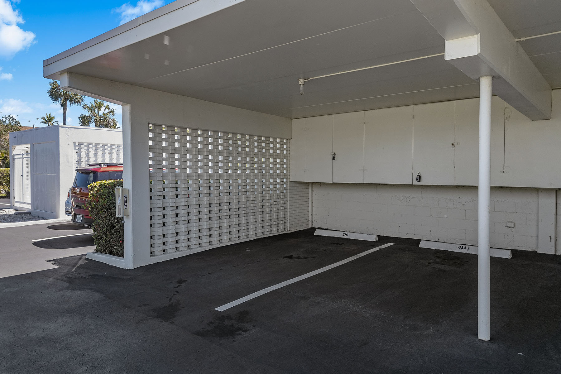 220 Seaview Court , 216