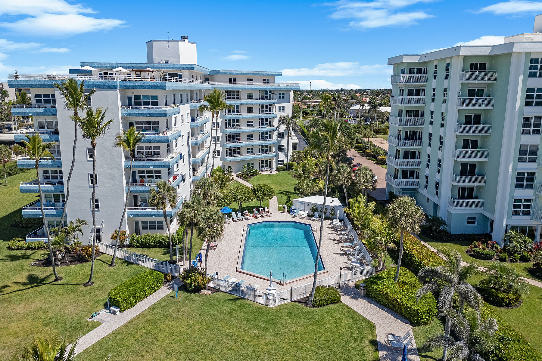 220 Seaview Court , 216