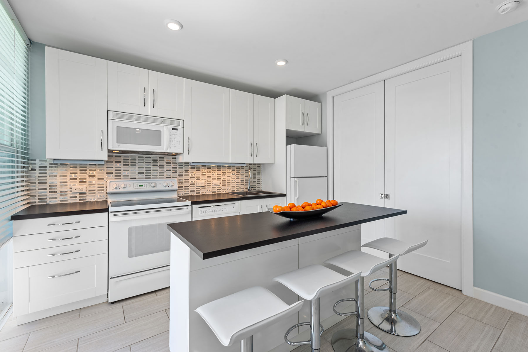 220 Seaview Court , 216