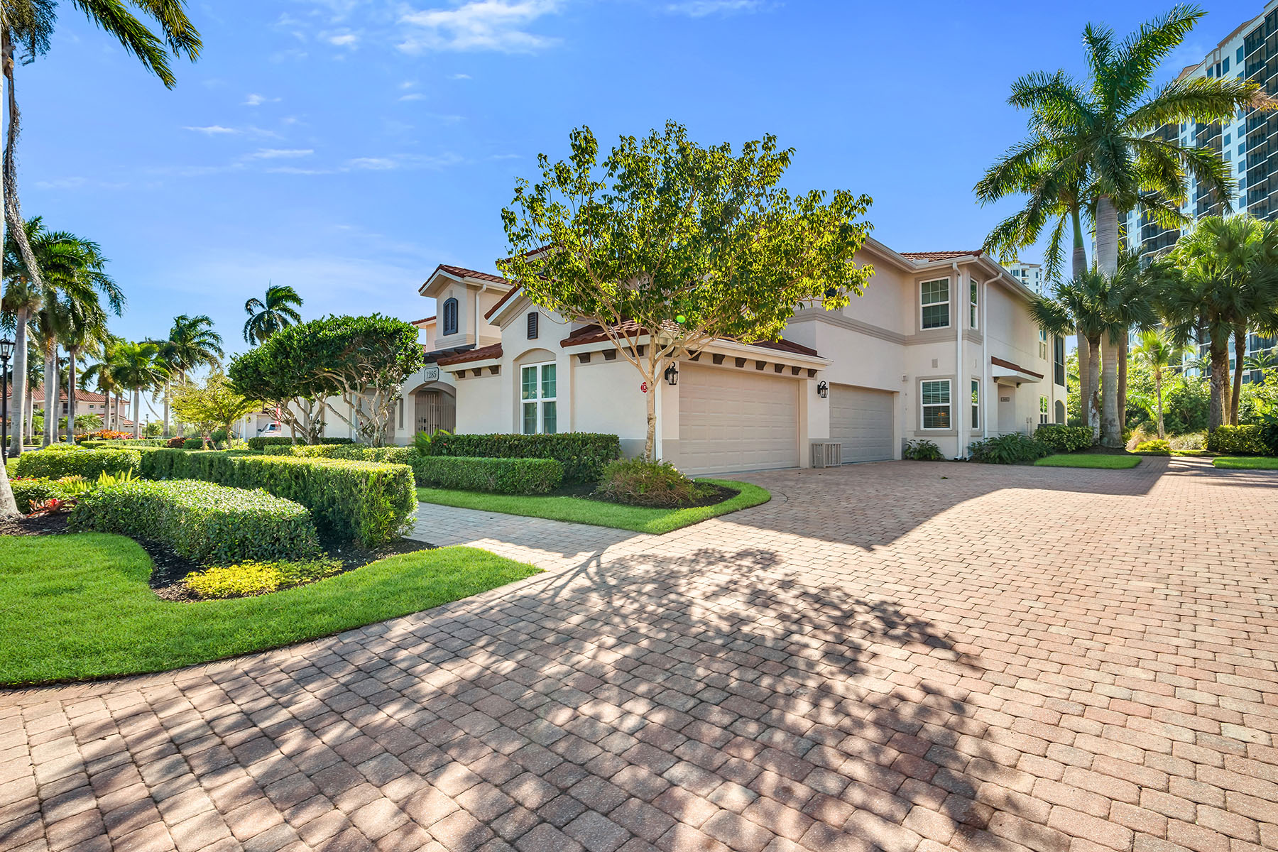 1285 Rialto Way , 102