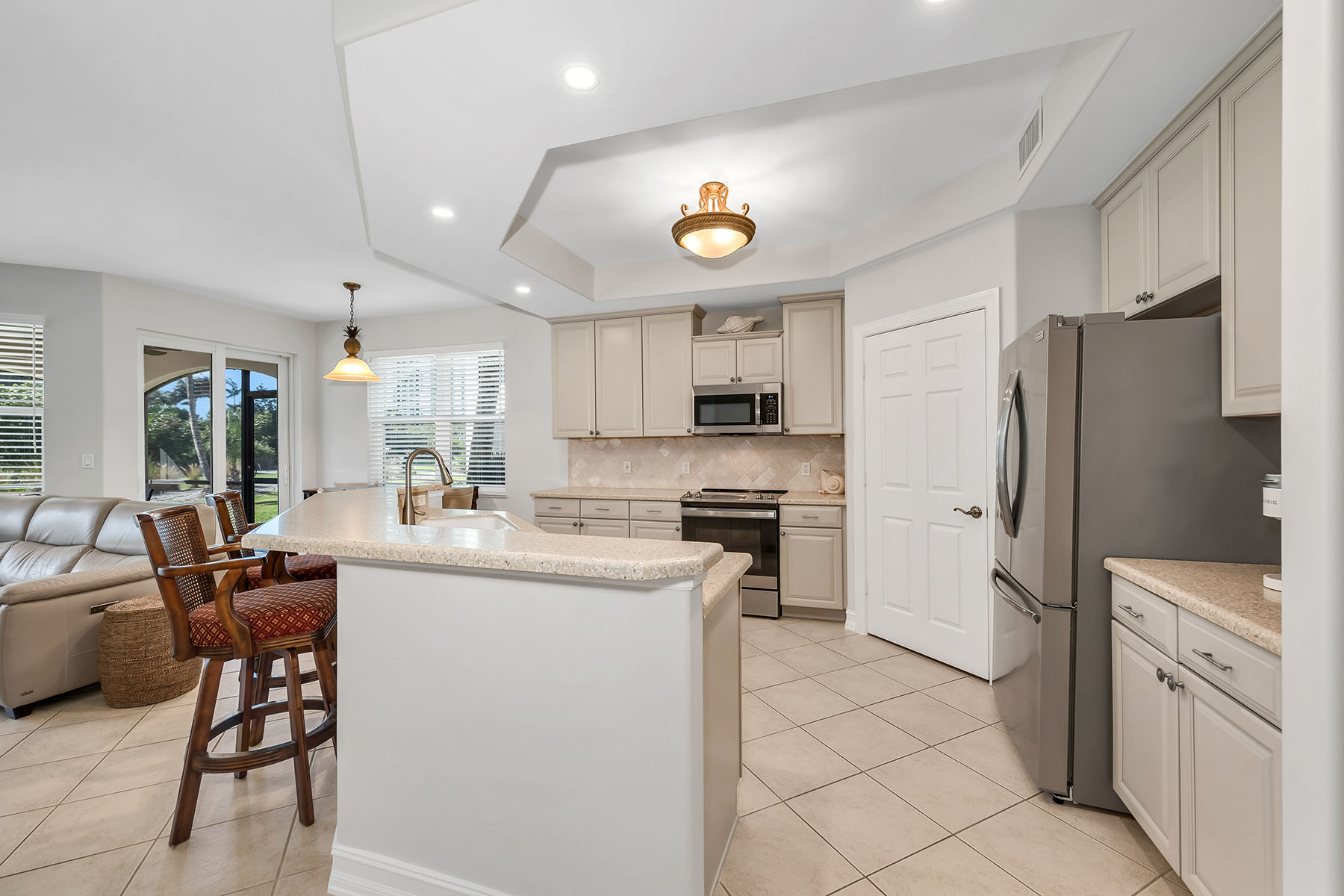 1285 Rialto Way , 102