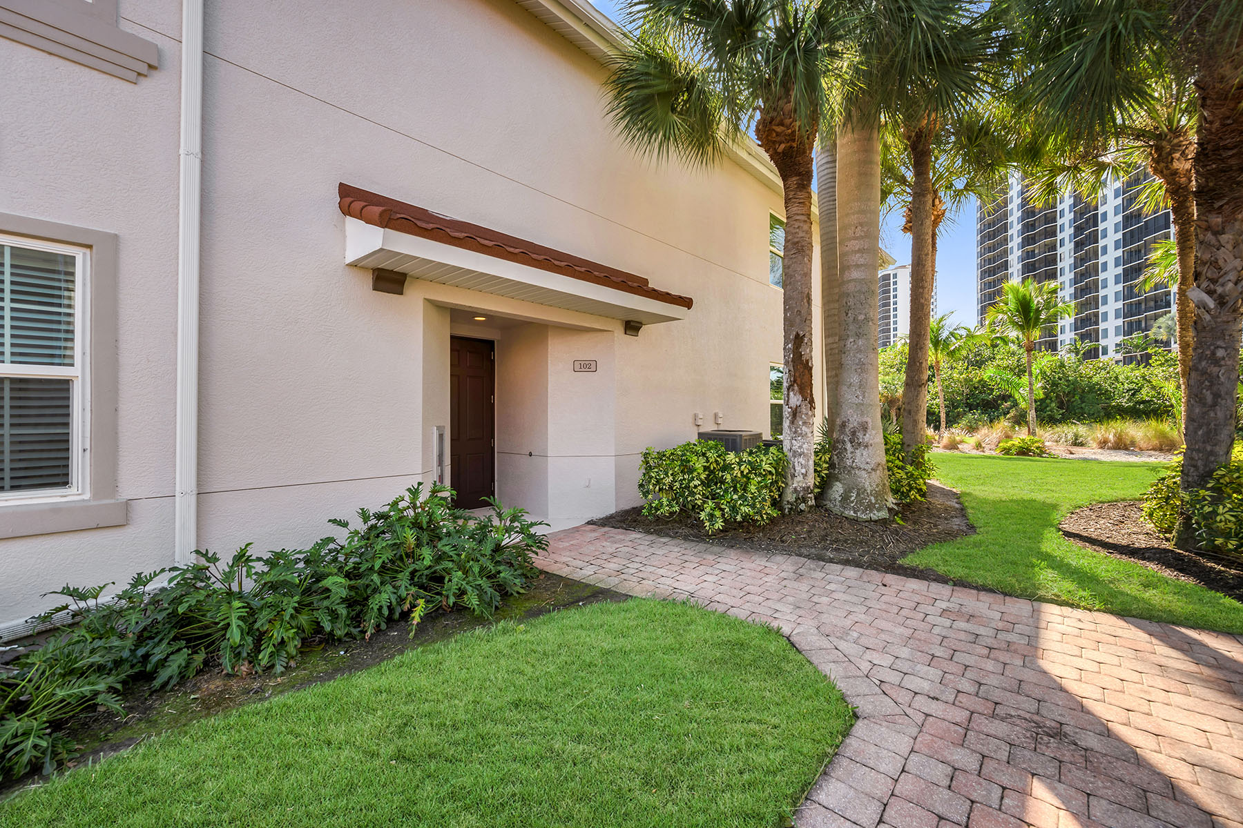 1285 Rialto Way , 102