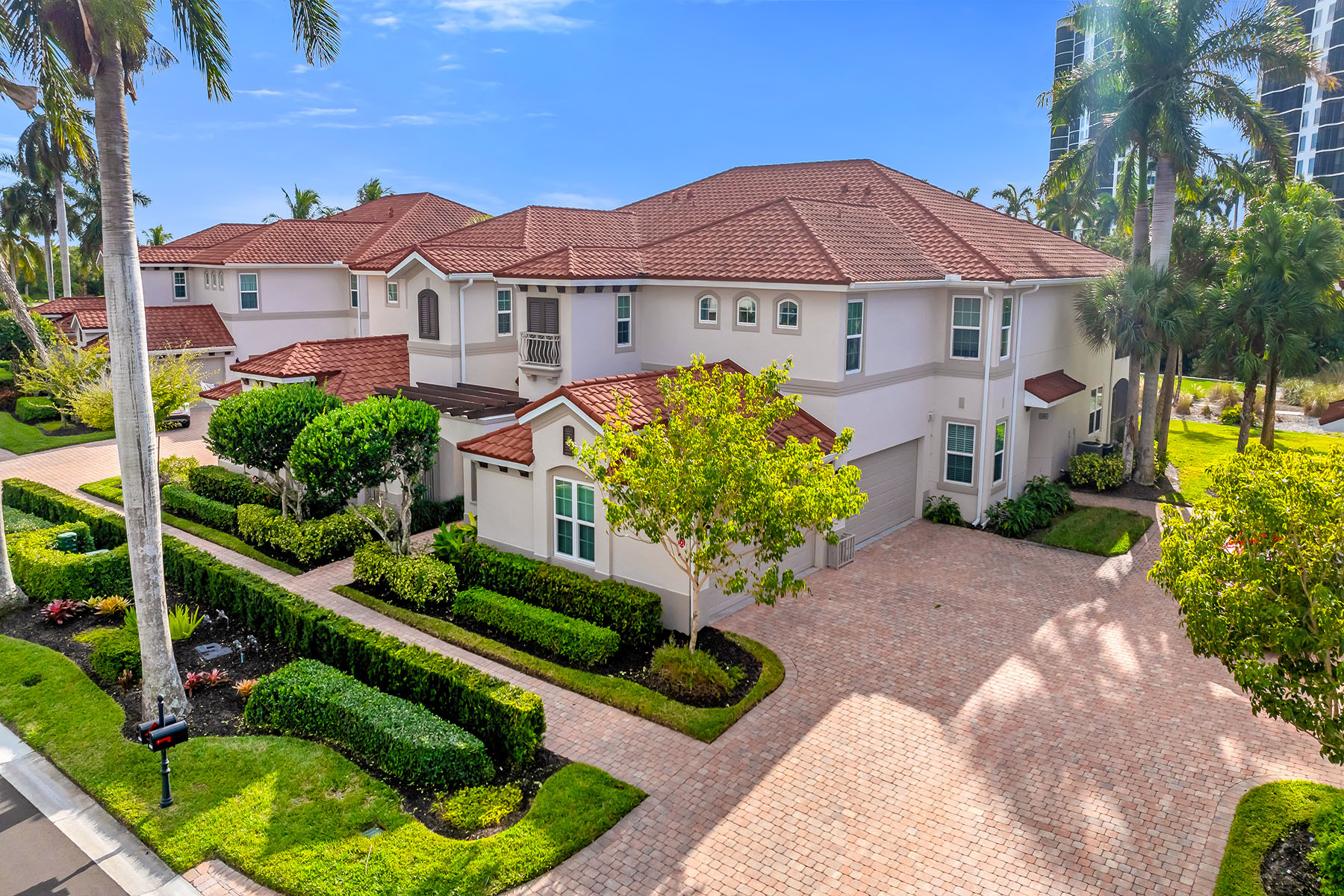 1285 Rialto Way , 102