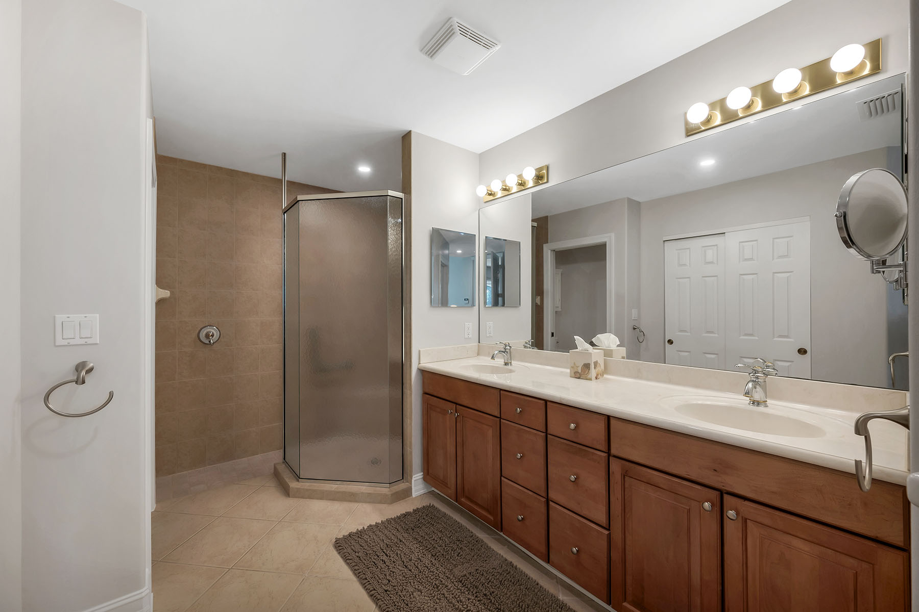 1285 Rialto Way , 102