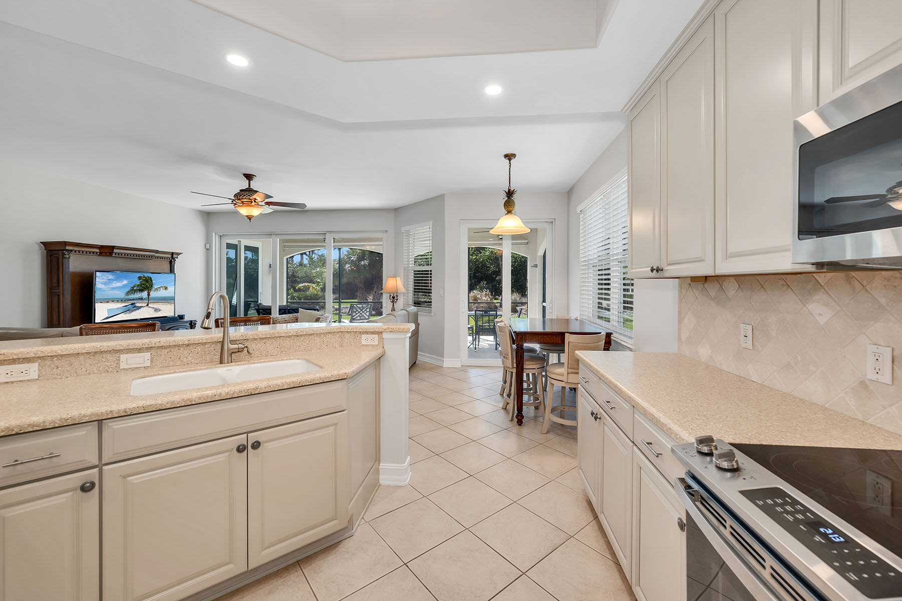 1285 Rialto Way , 102