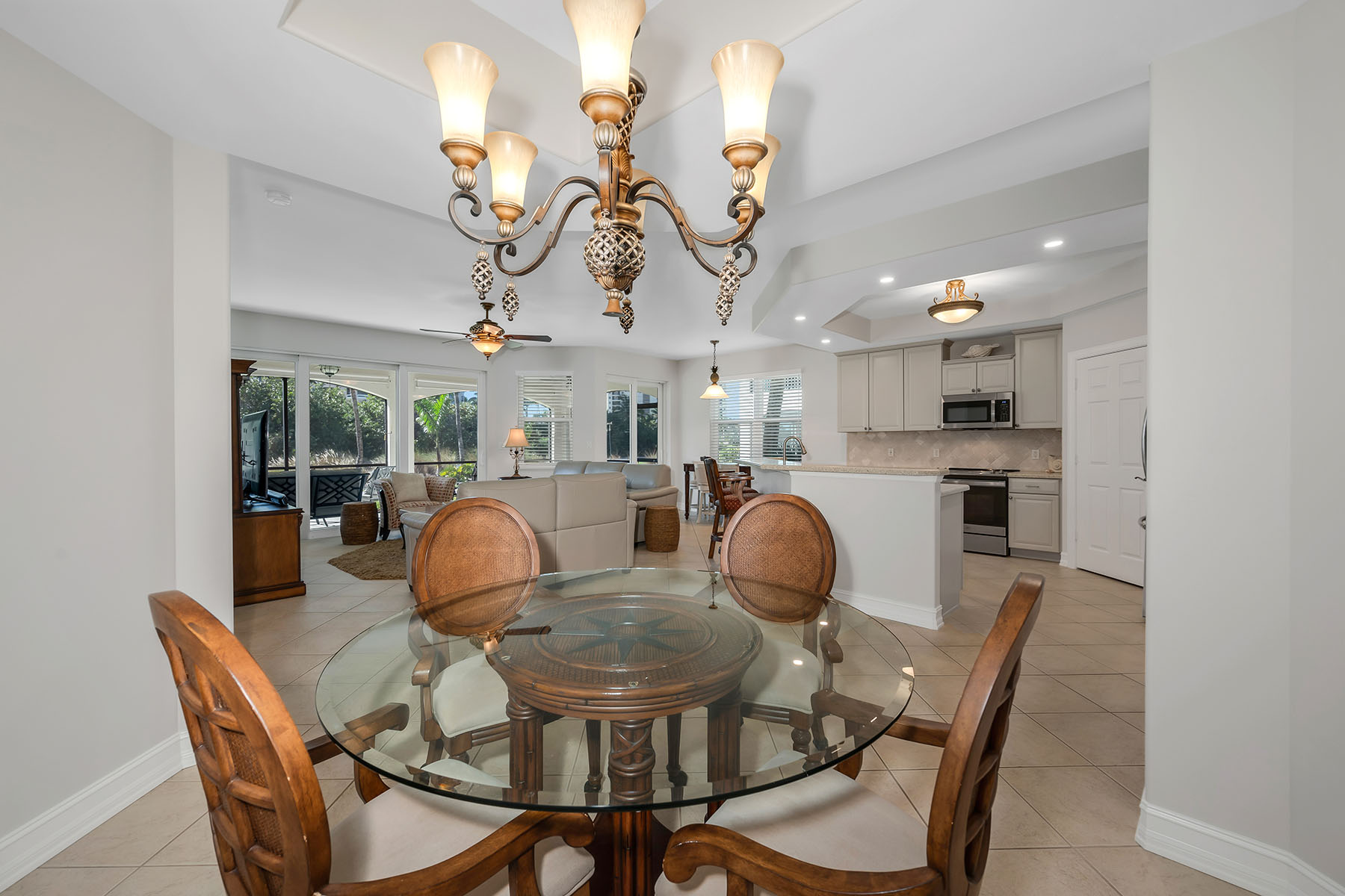 1285 Rialto Way , 102