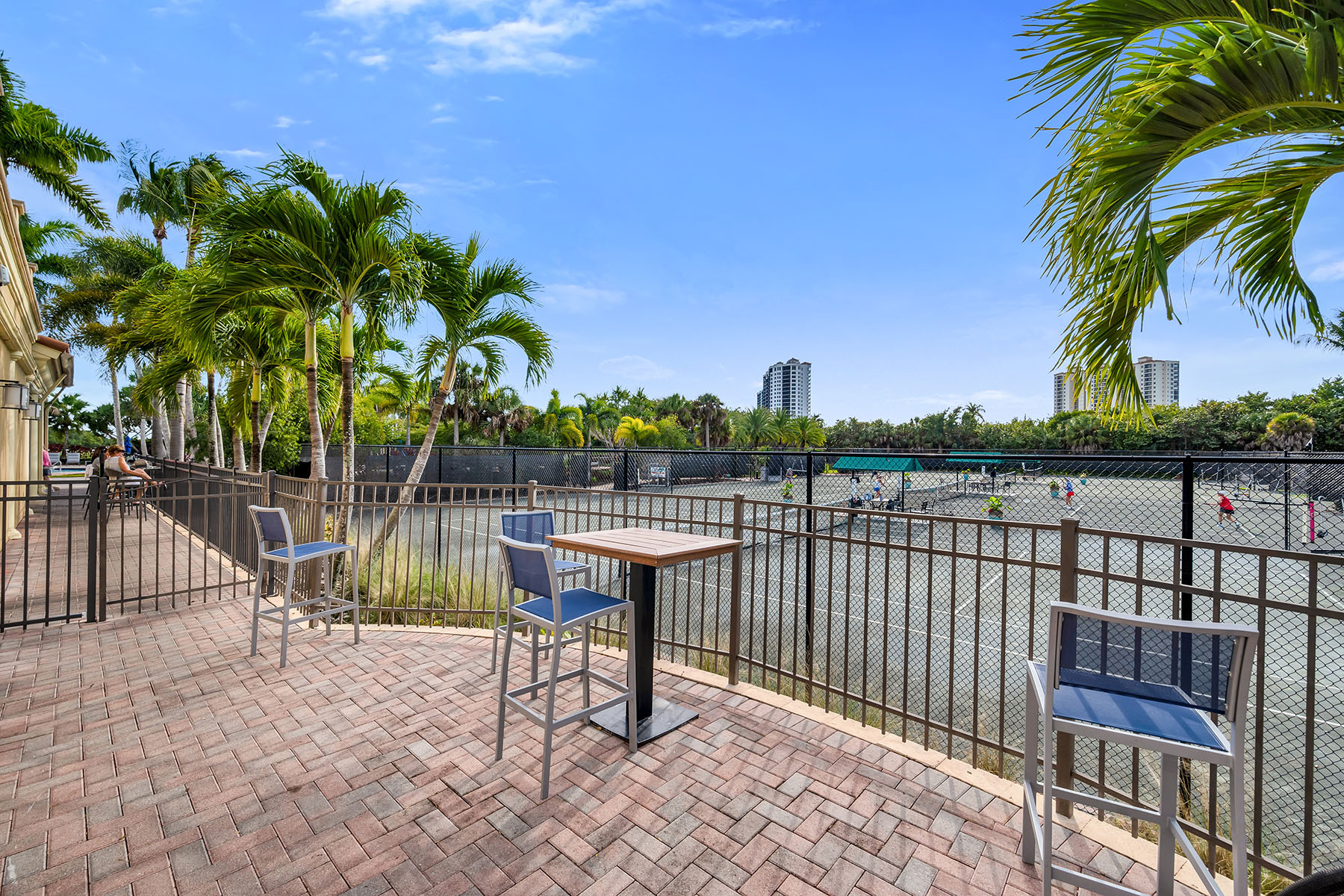 1285 Rialto Way , 102