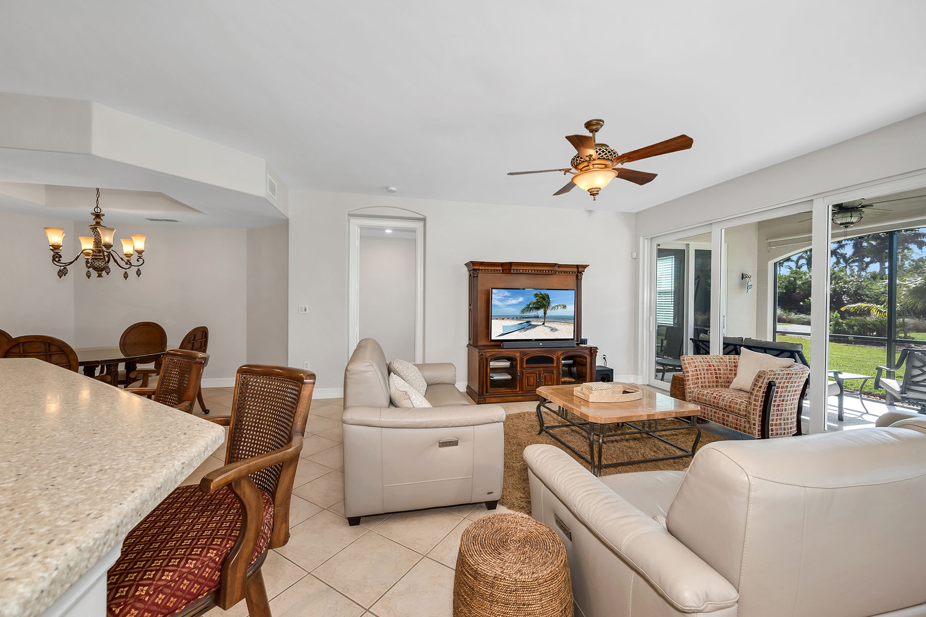 1285 Rialto Way , 102