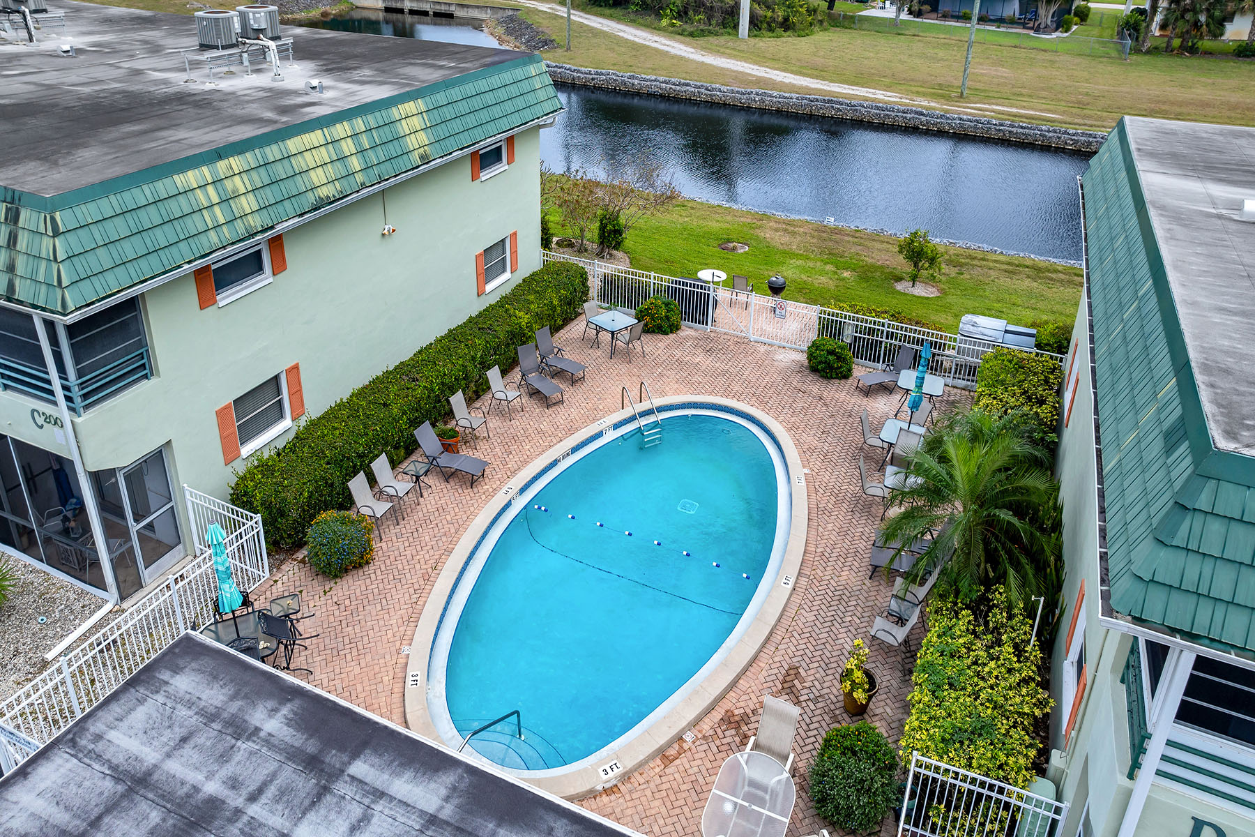 200 Valley Stream Drive , 3B