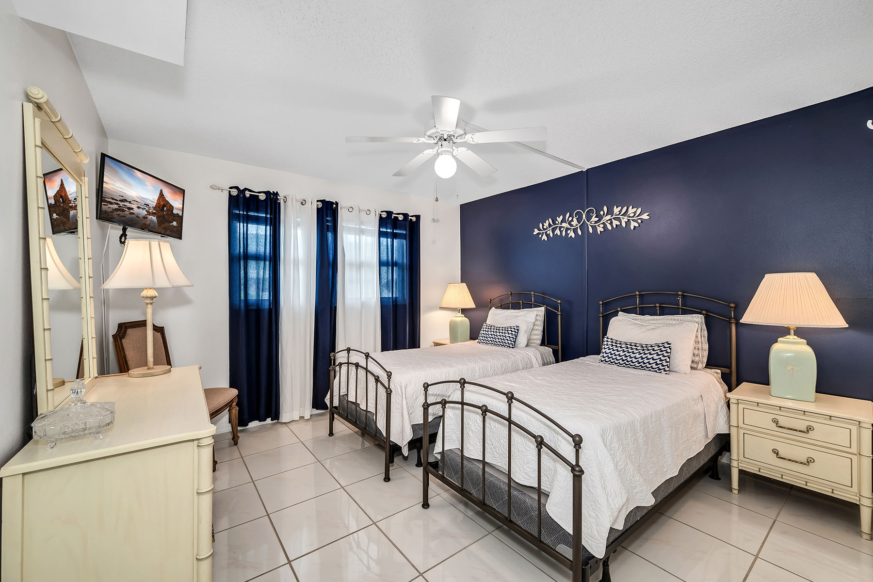 200 Valley Stream Drive , 3B