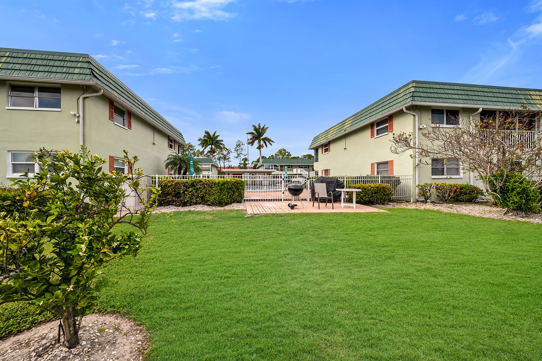 200 Valley Stream Drive , 3B