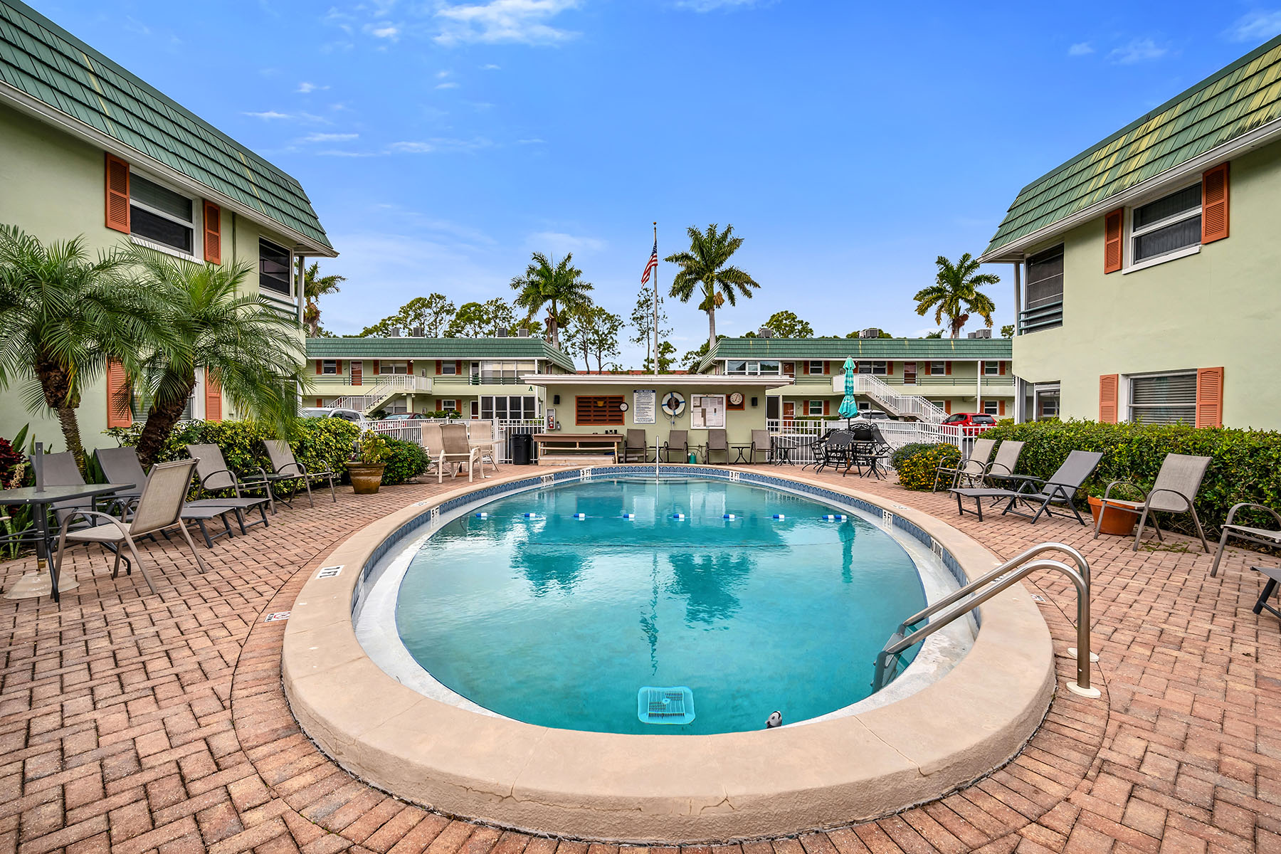 200 Valley Stream Drive , 3B