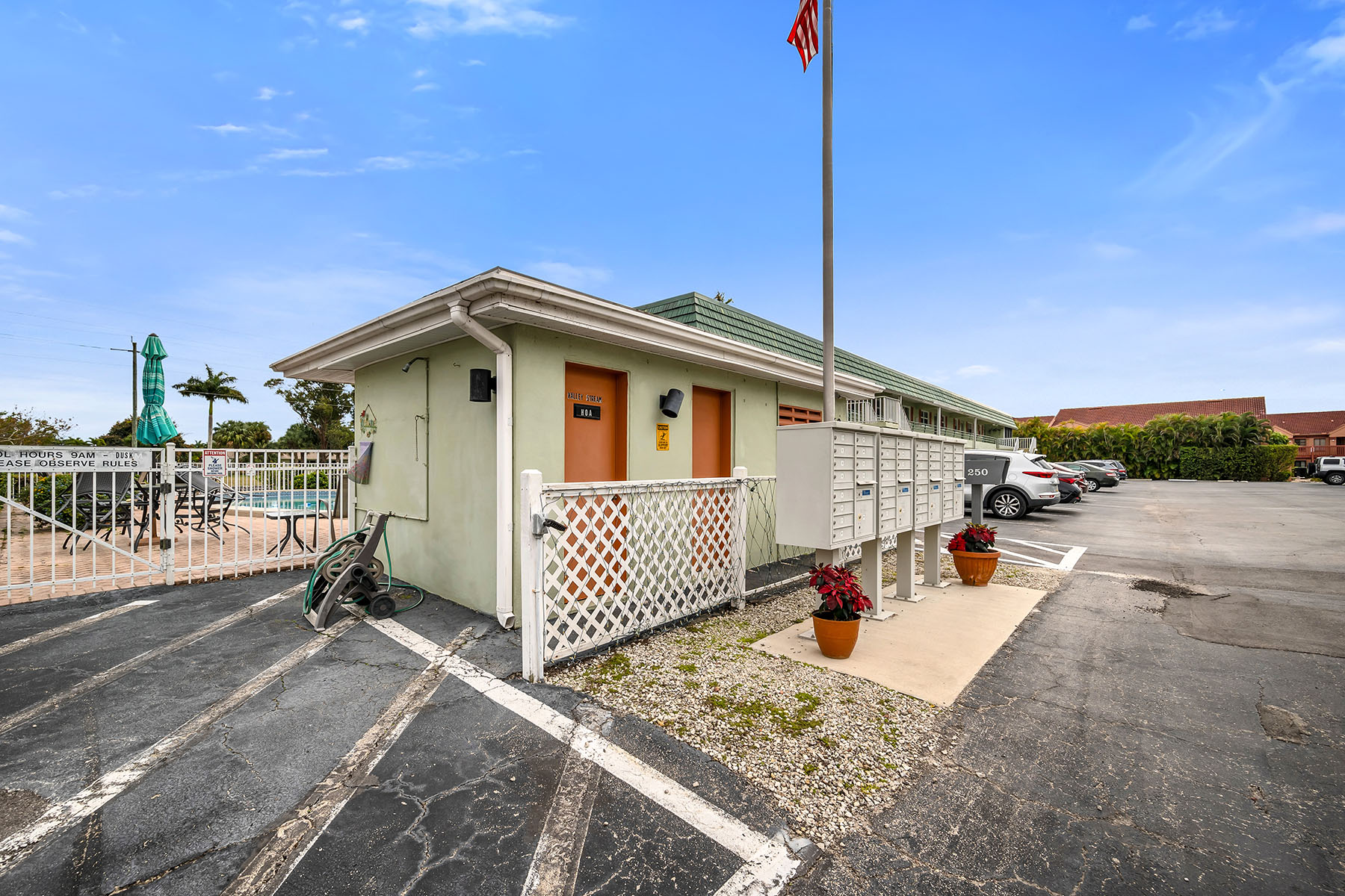 200 Valley Stream Drive , 3B