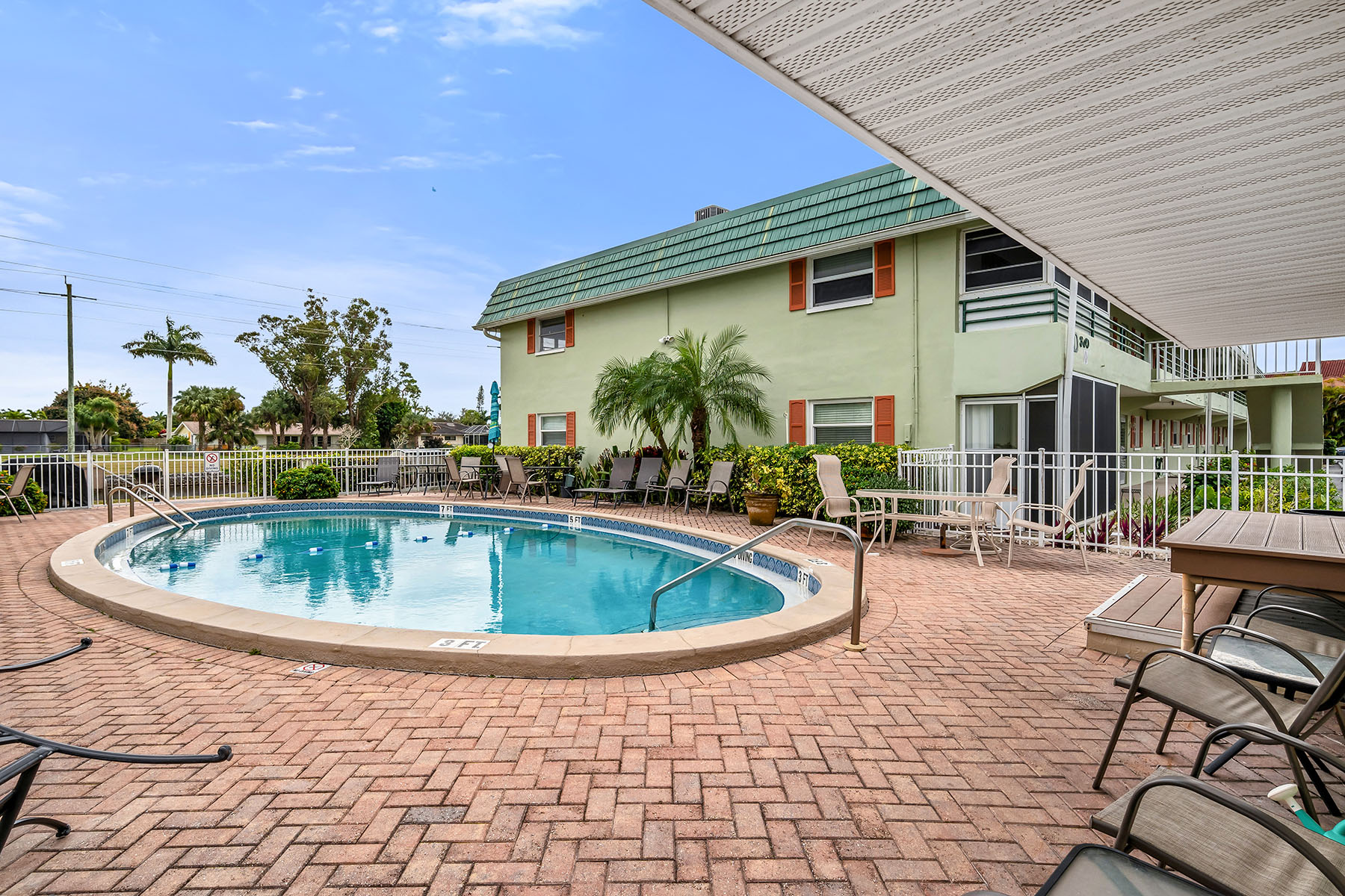 200 Valley Stream Drive , 3B