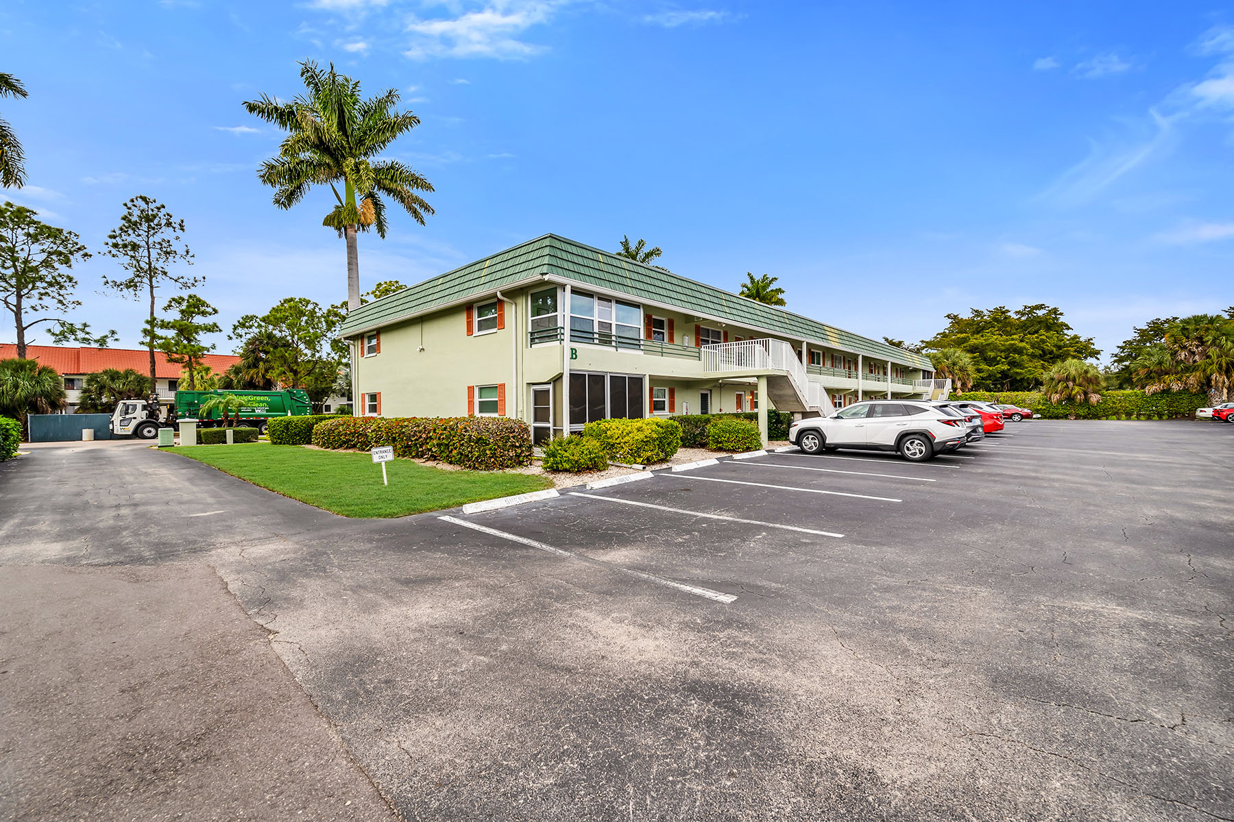 200 Valley Stream Drive , 3B