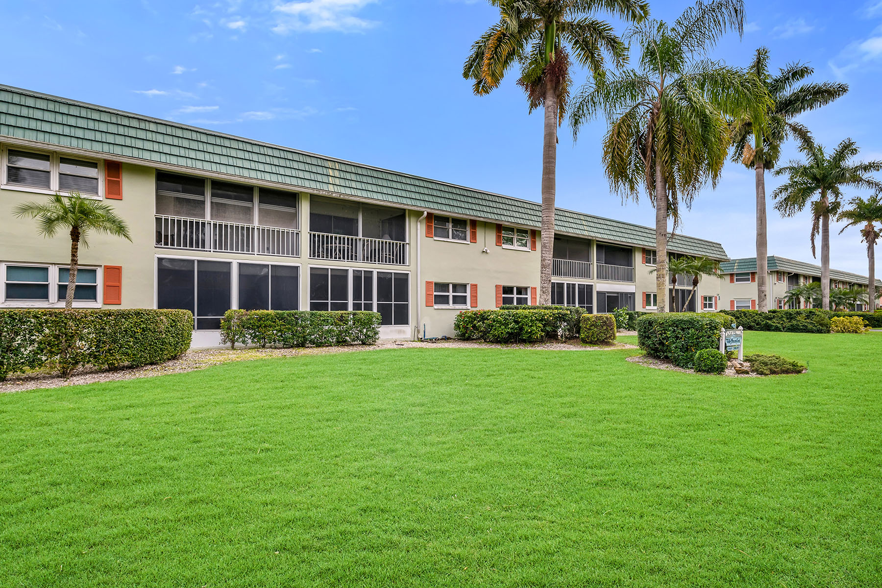 200 Valley Stream Drive , 3B