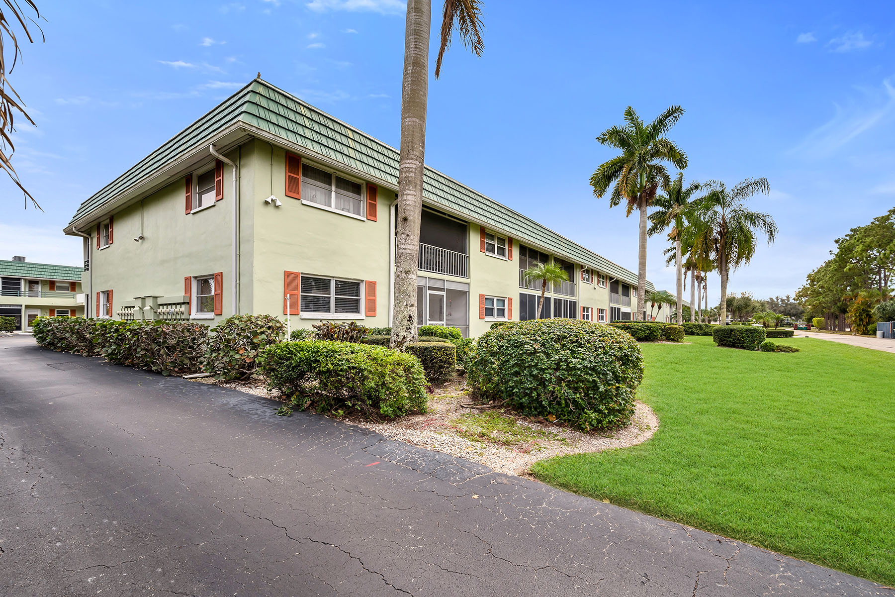 200 Valley Stream Drive , 3B