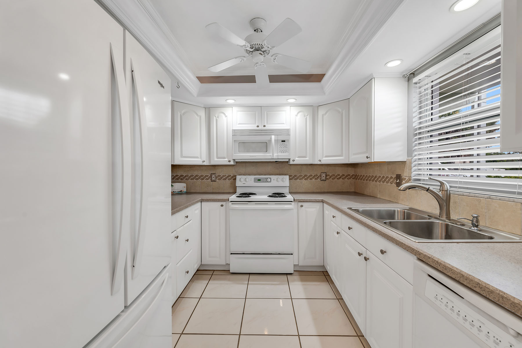 200 Valley Stream Drive , 3B