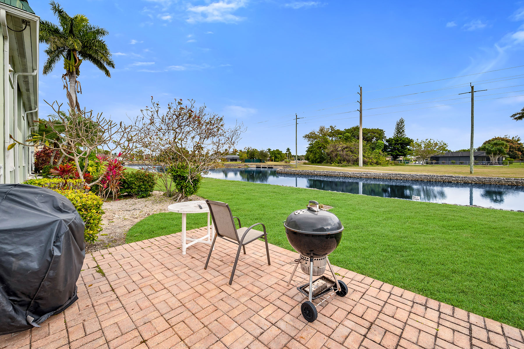 200 Valley Stream Drive , 3B