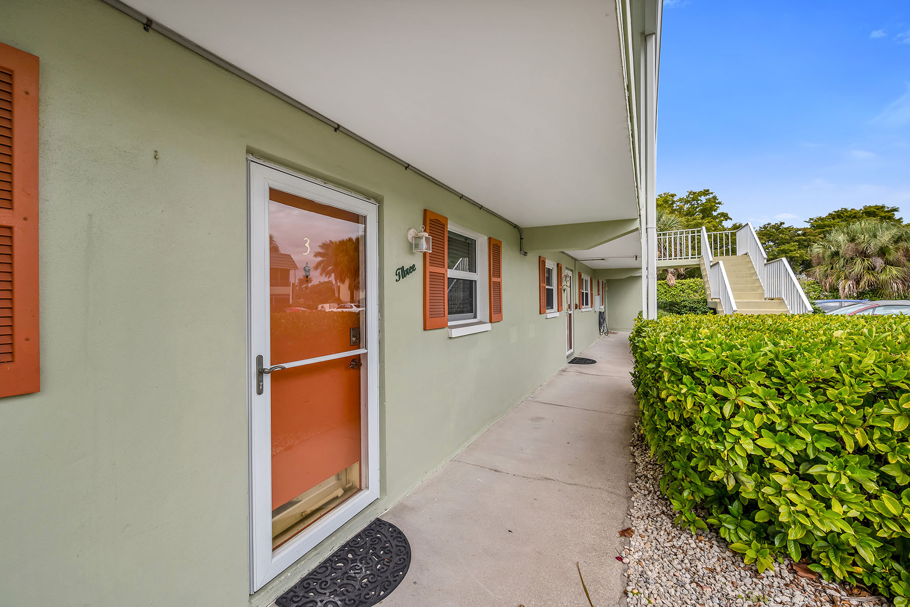 200 Valley Stream Drive , 3B
