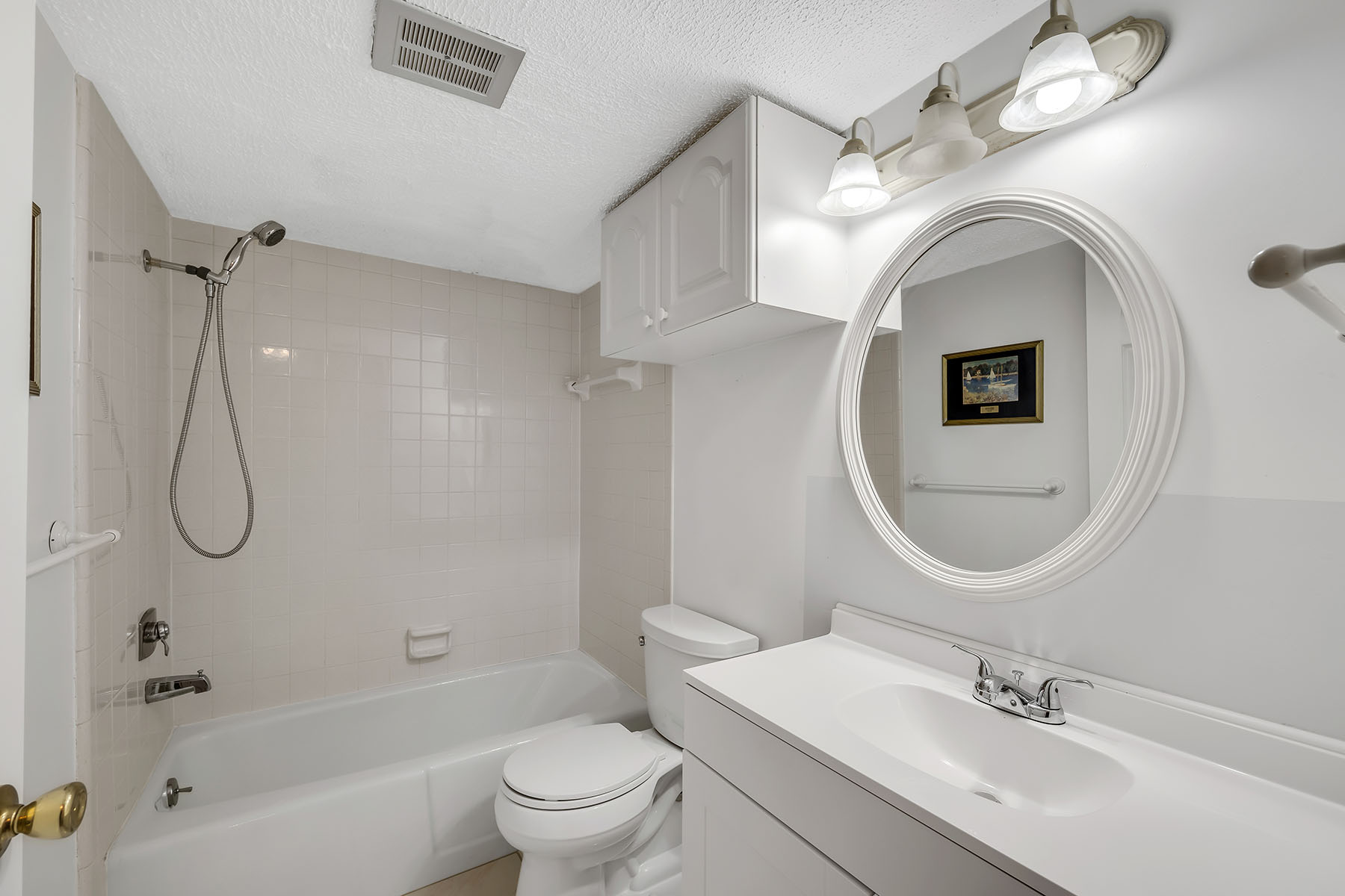 200 Valley Stream Drive , 3B
