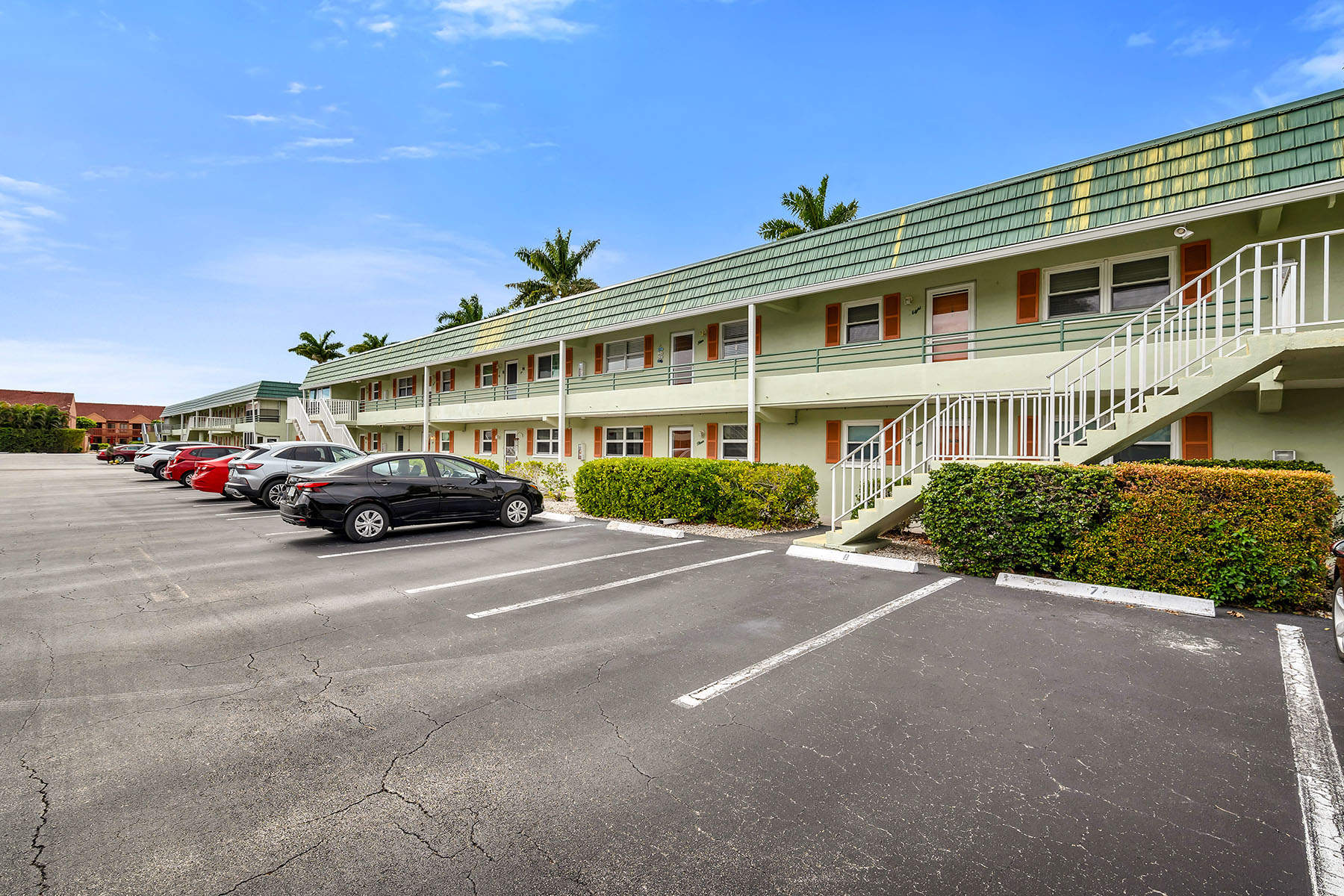 200 Valley Stream Drive , 3B