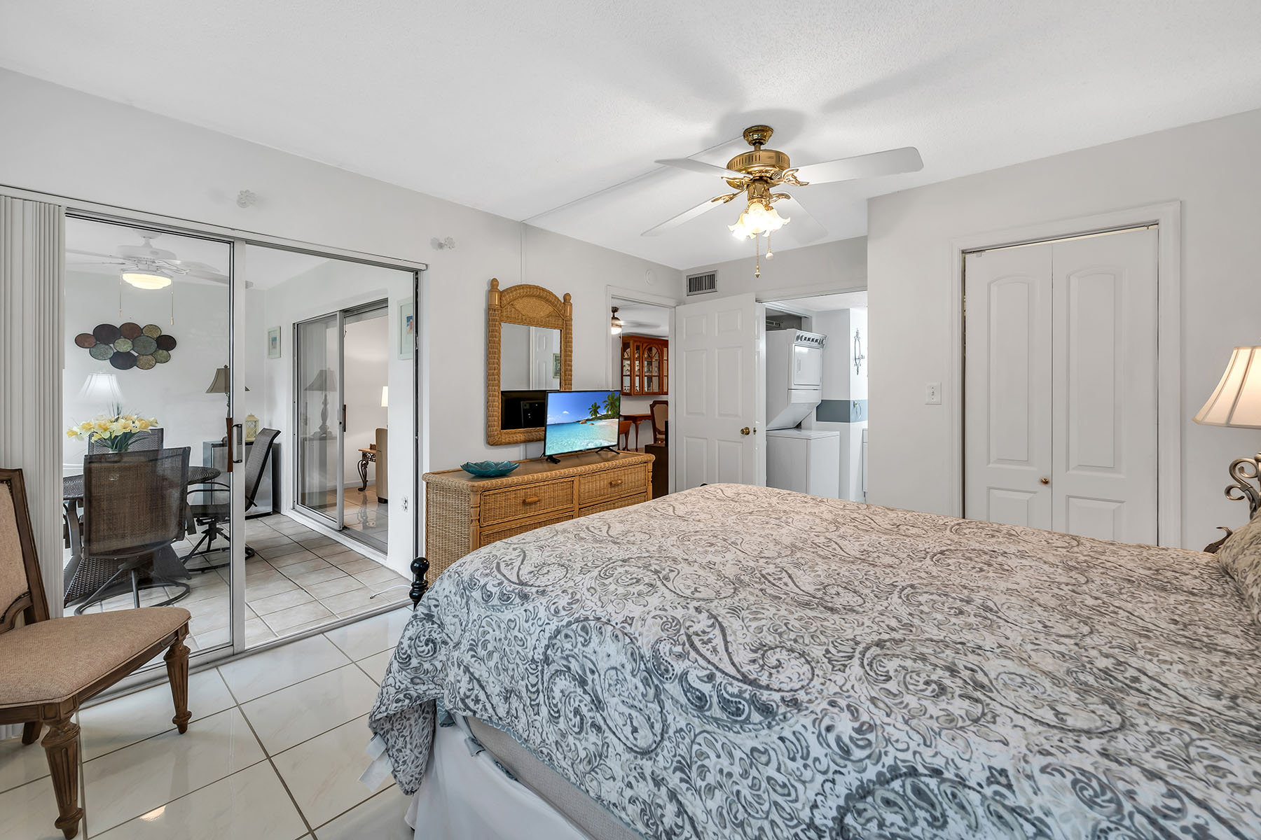 200 Valley Stream Drive , 3B