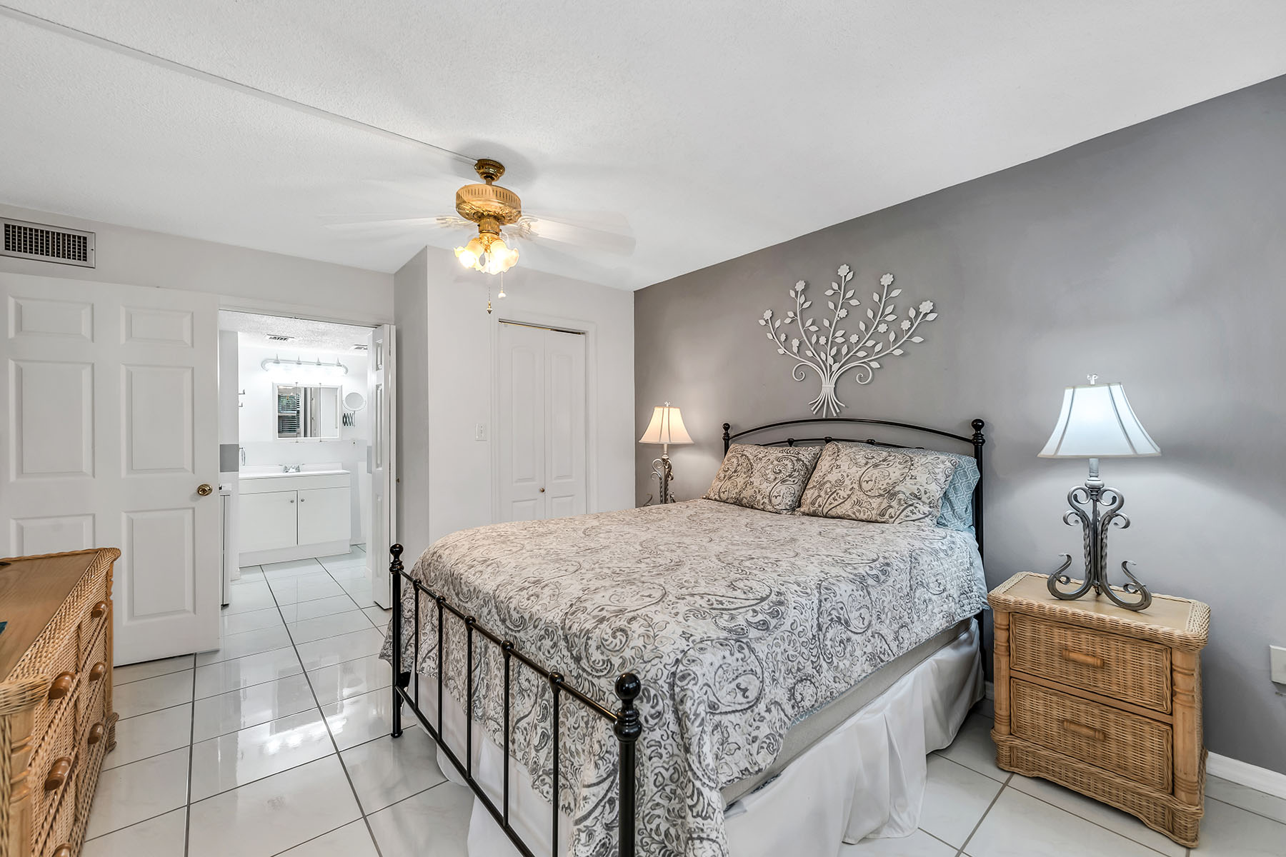 200 Valley Stream Drive , 3B