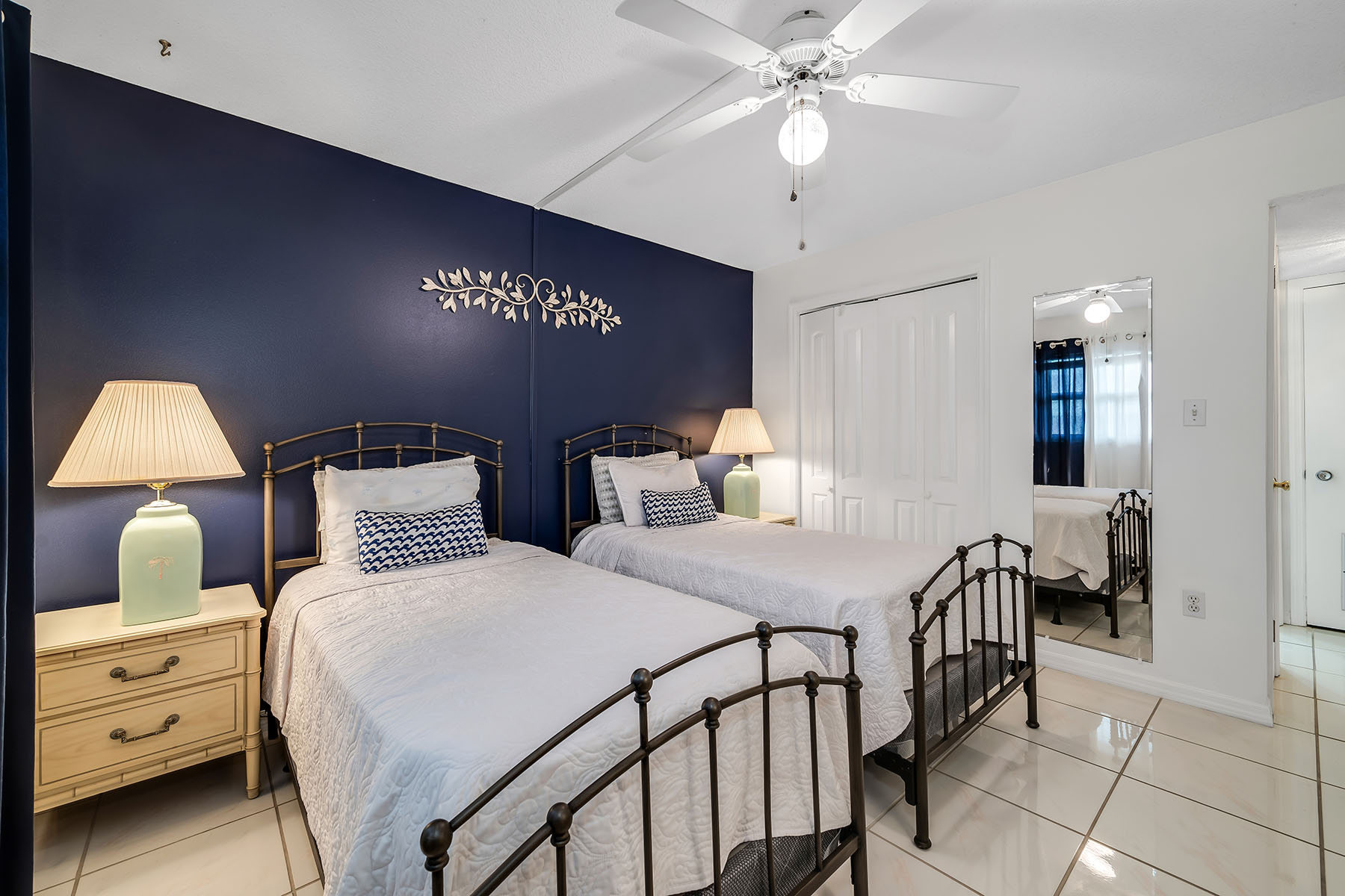200 Valley Stream Drive , 3B