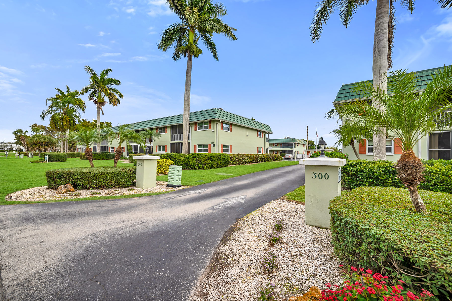 200 Valley Stream Drive , 3B