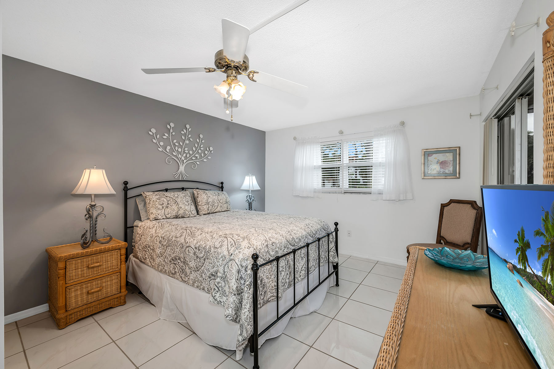 200 Valley Stream Drive , 3B