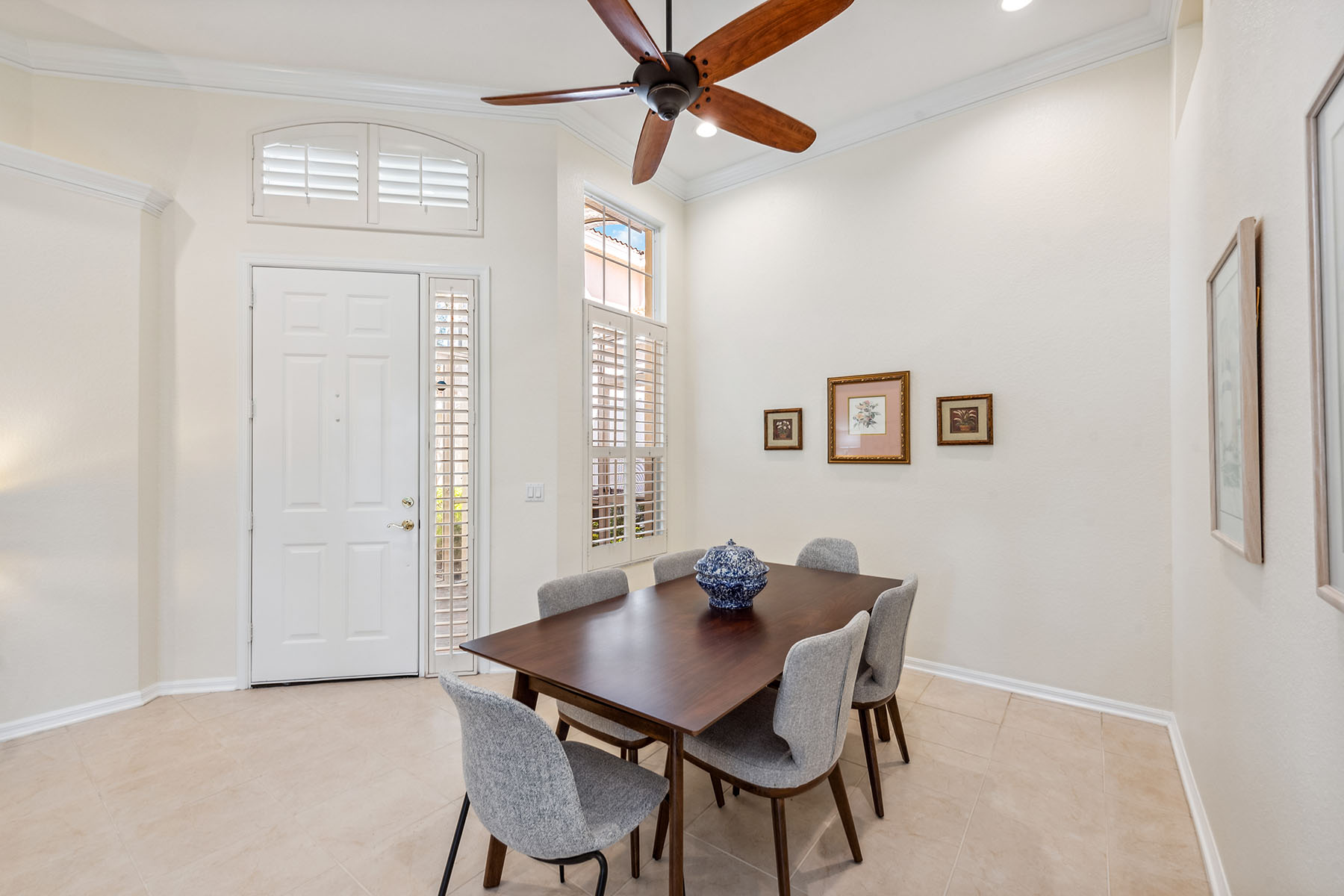 8599 Pepper Tree Way