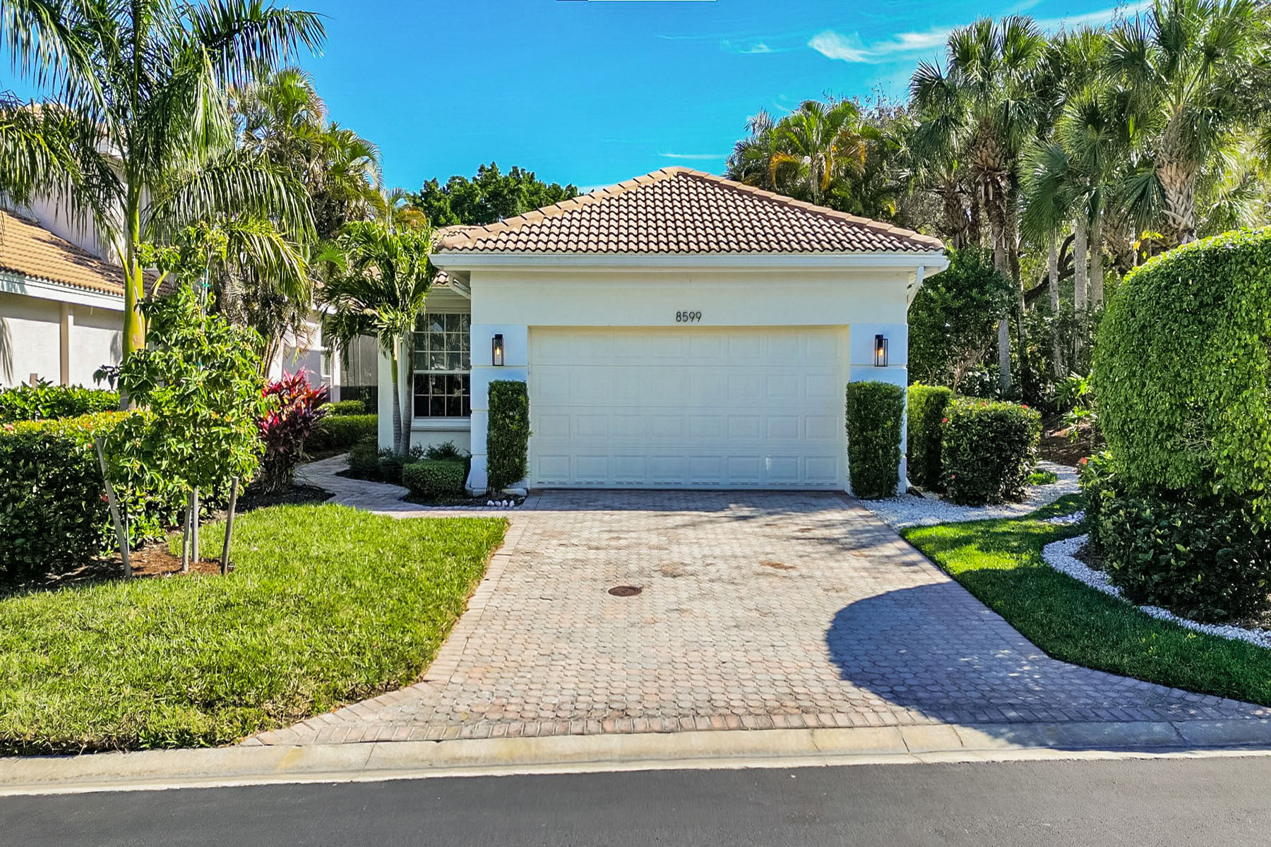 8599 Pepper Tree Way