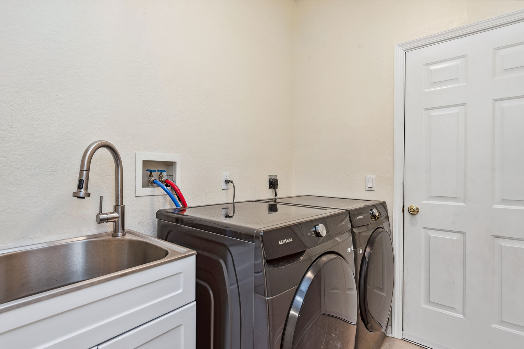 8599 Pepper Tree Way