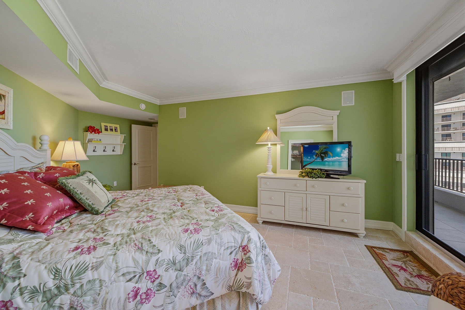 850 S Collier Boulevard , 802