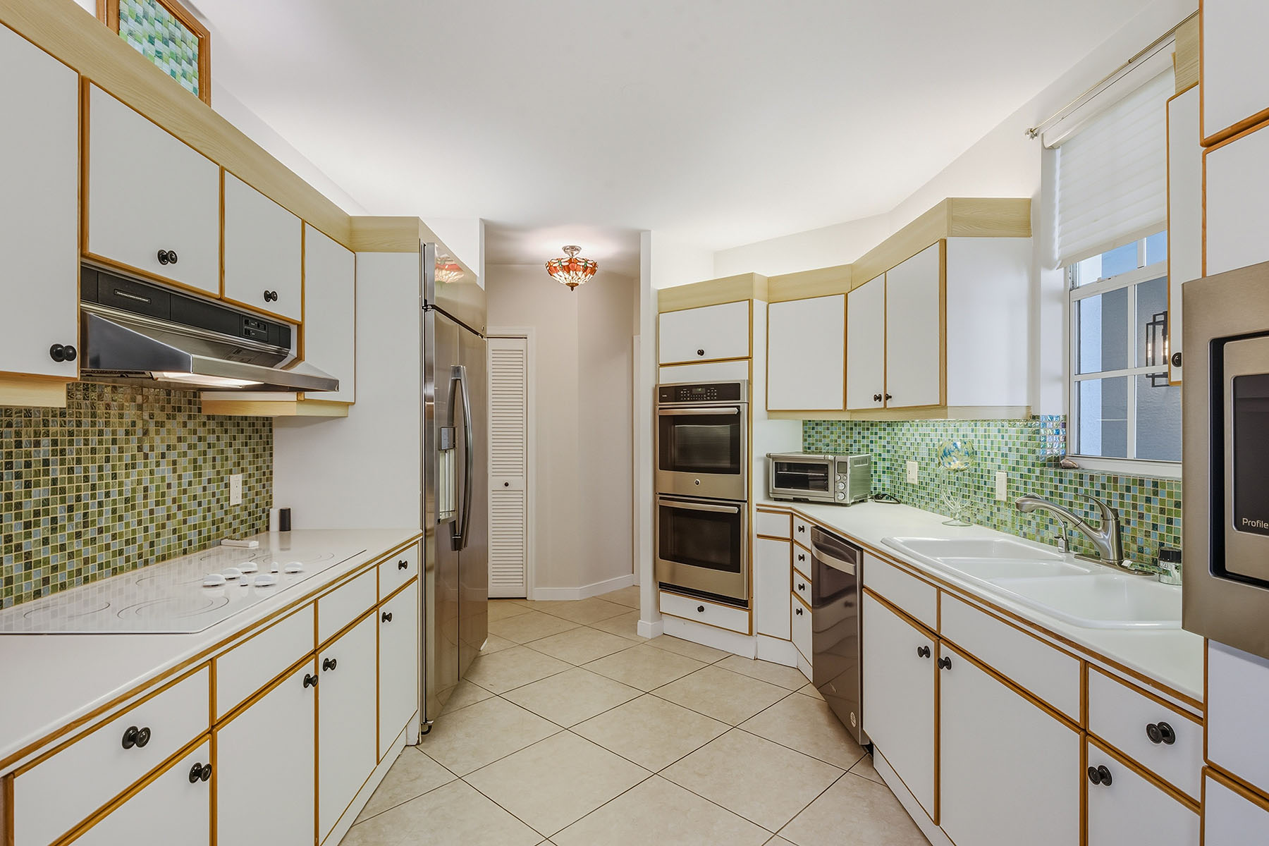 2000 Royal Marco Way , 407