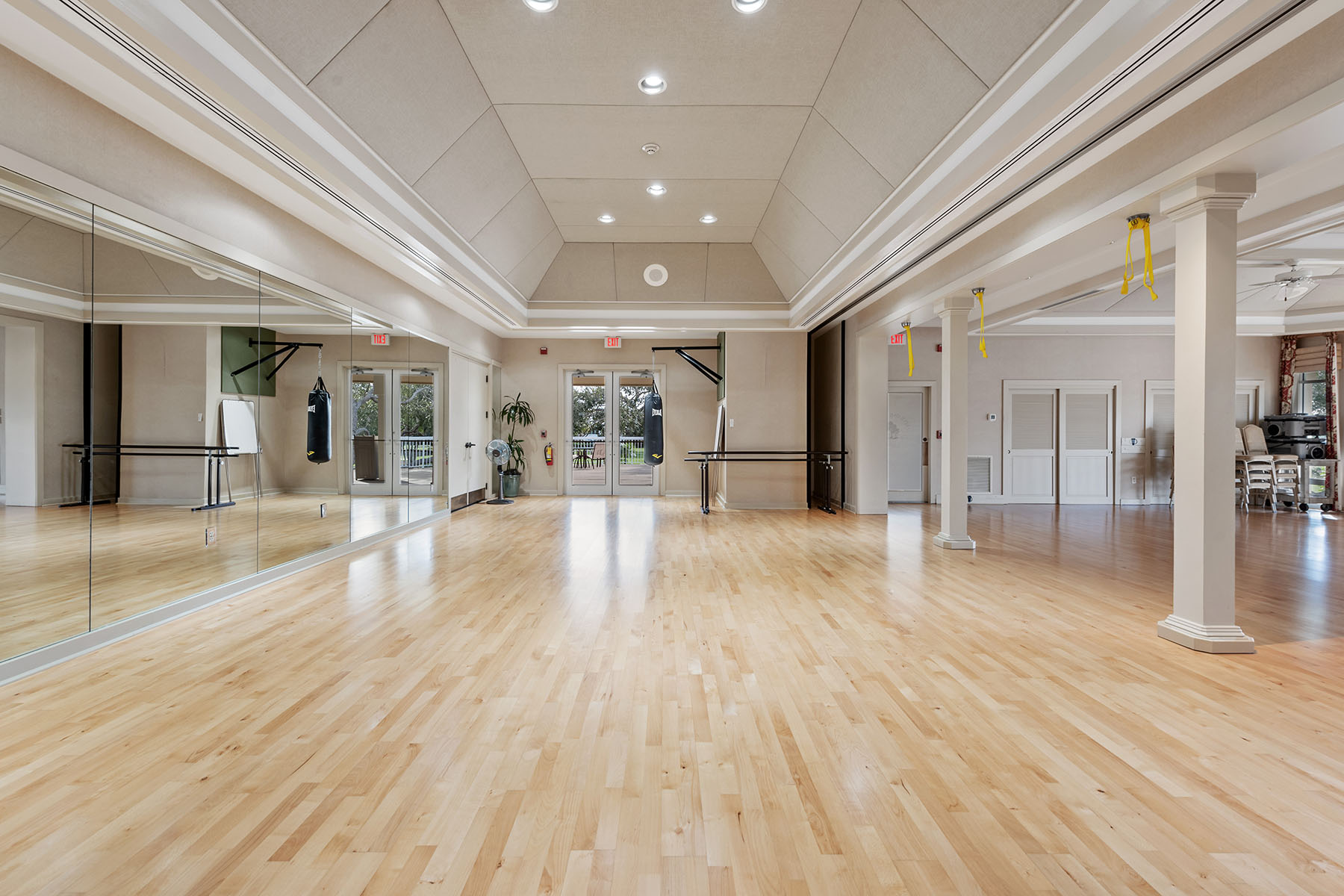 2000 Royal Marco Way , 407