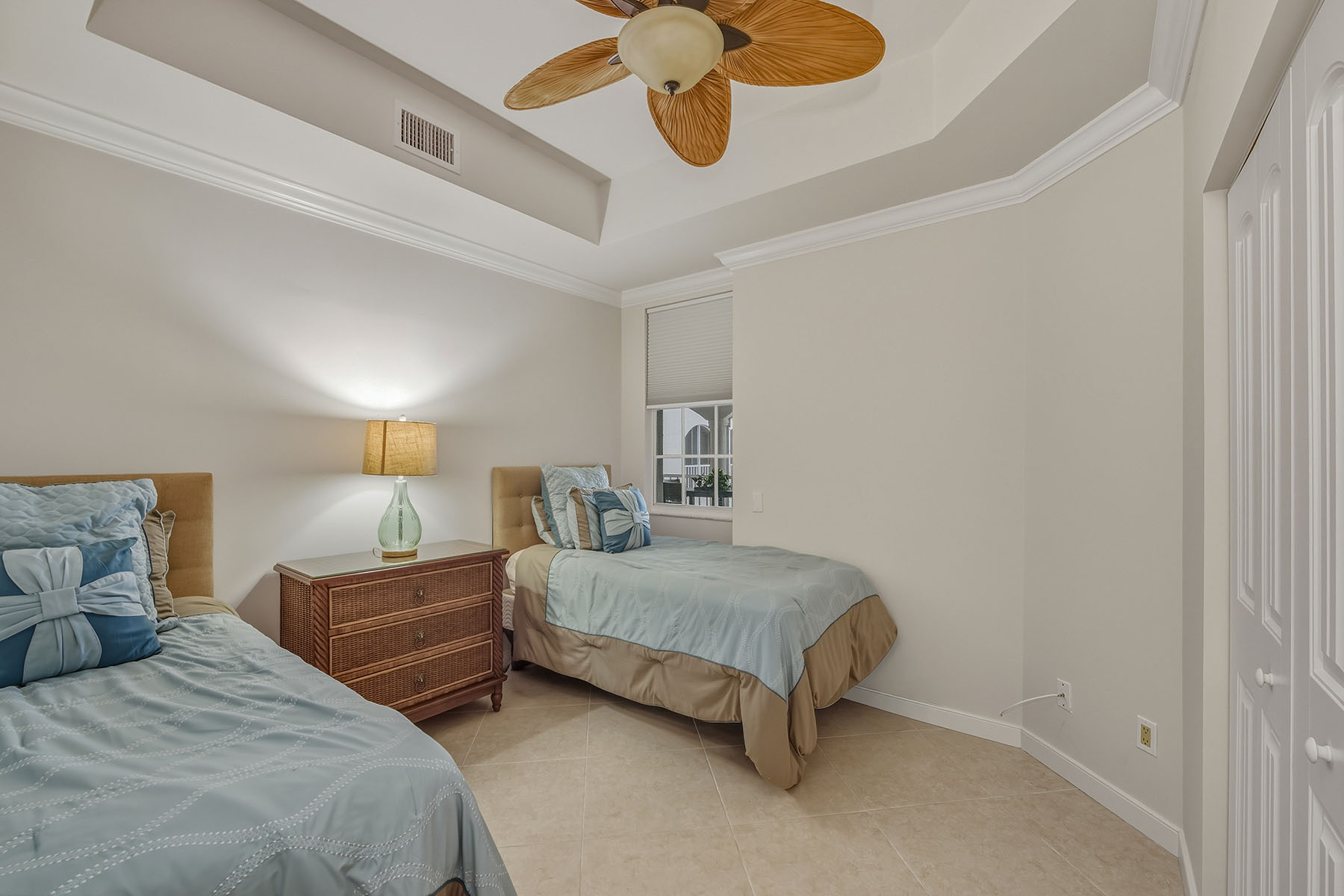 2000 Royal Marco Way , 407