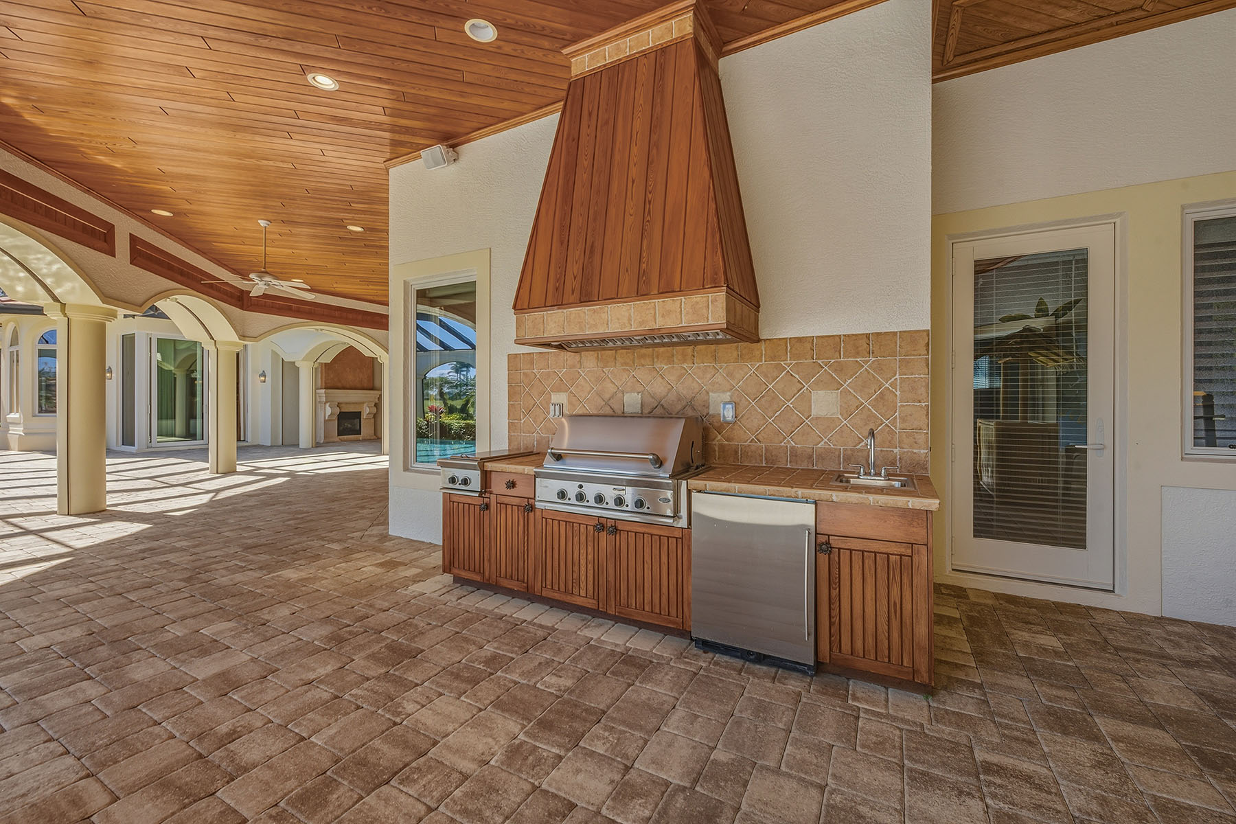 3840 Isla Del Sol Way