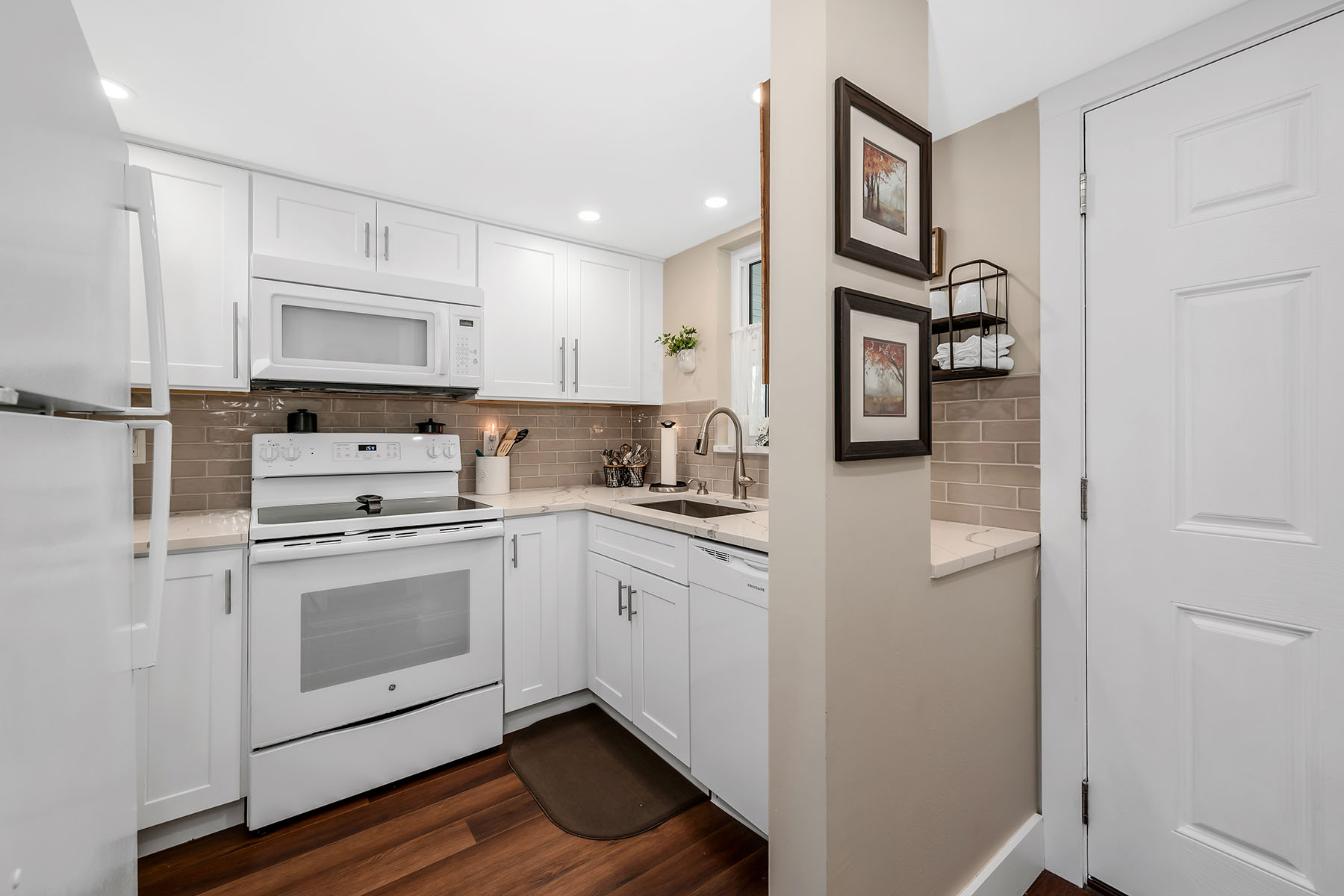 87 N Collier Boulevard , J15