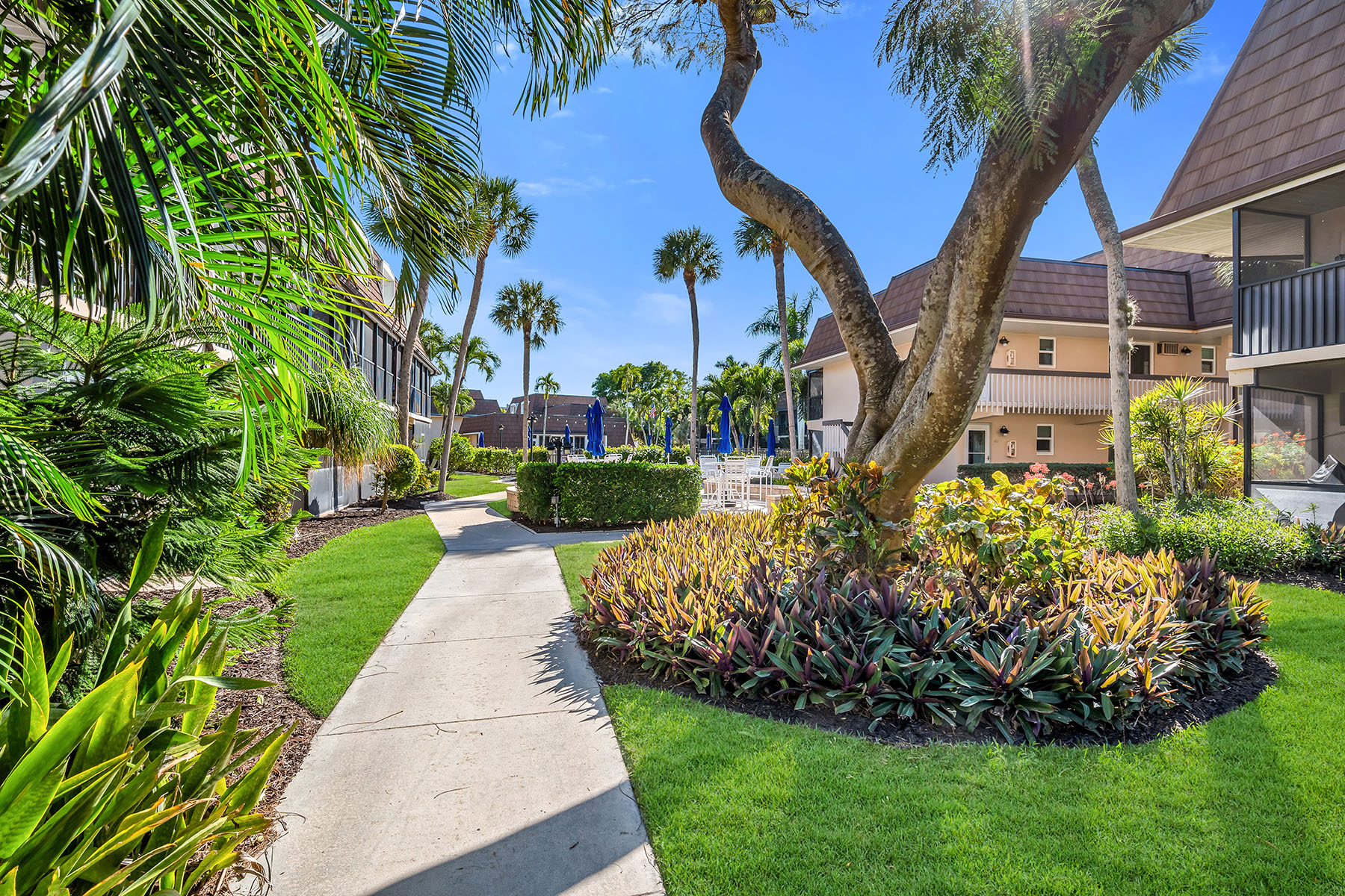 87 N Collier Boulevard , J15