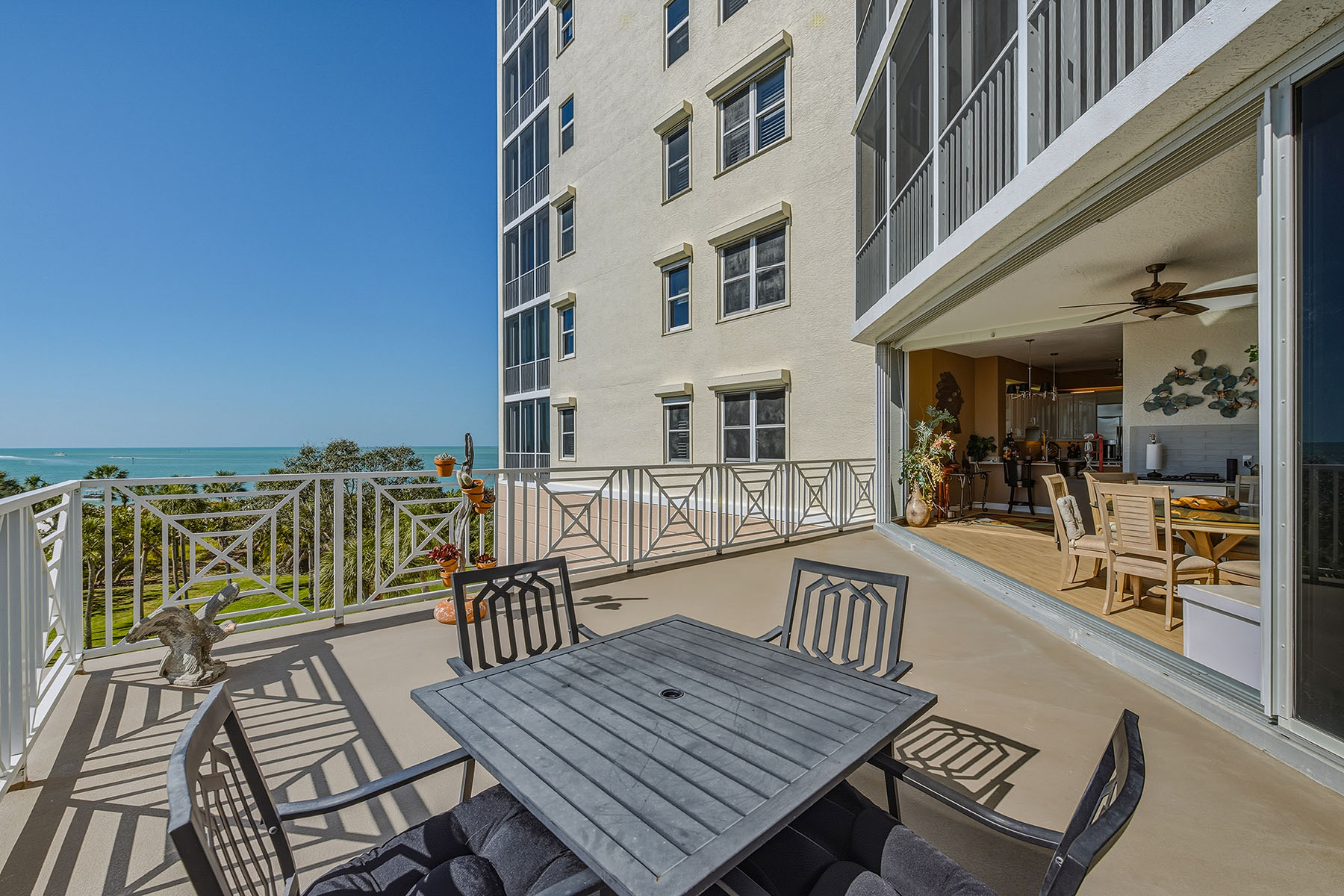 4000 Royal Marco Way , 324