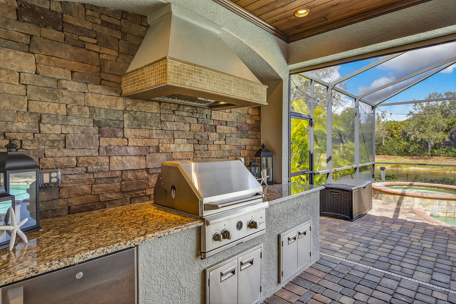 2898 Aviamar Circle